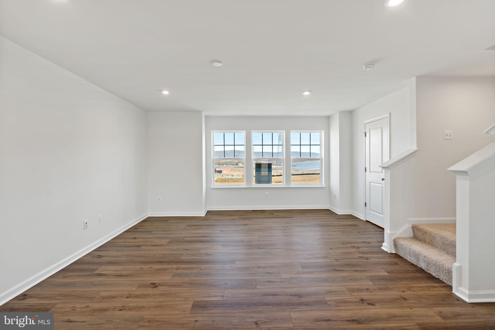 KING'S CROSSING - Residential