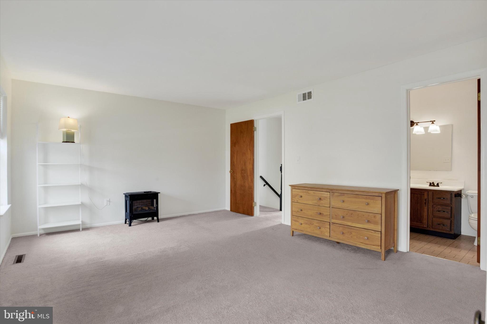 FOUR SEASONS - Residential