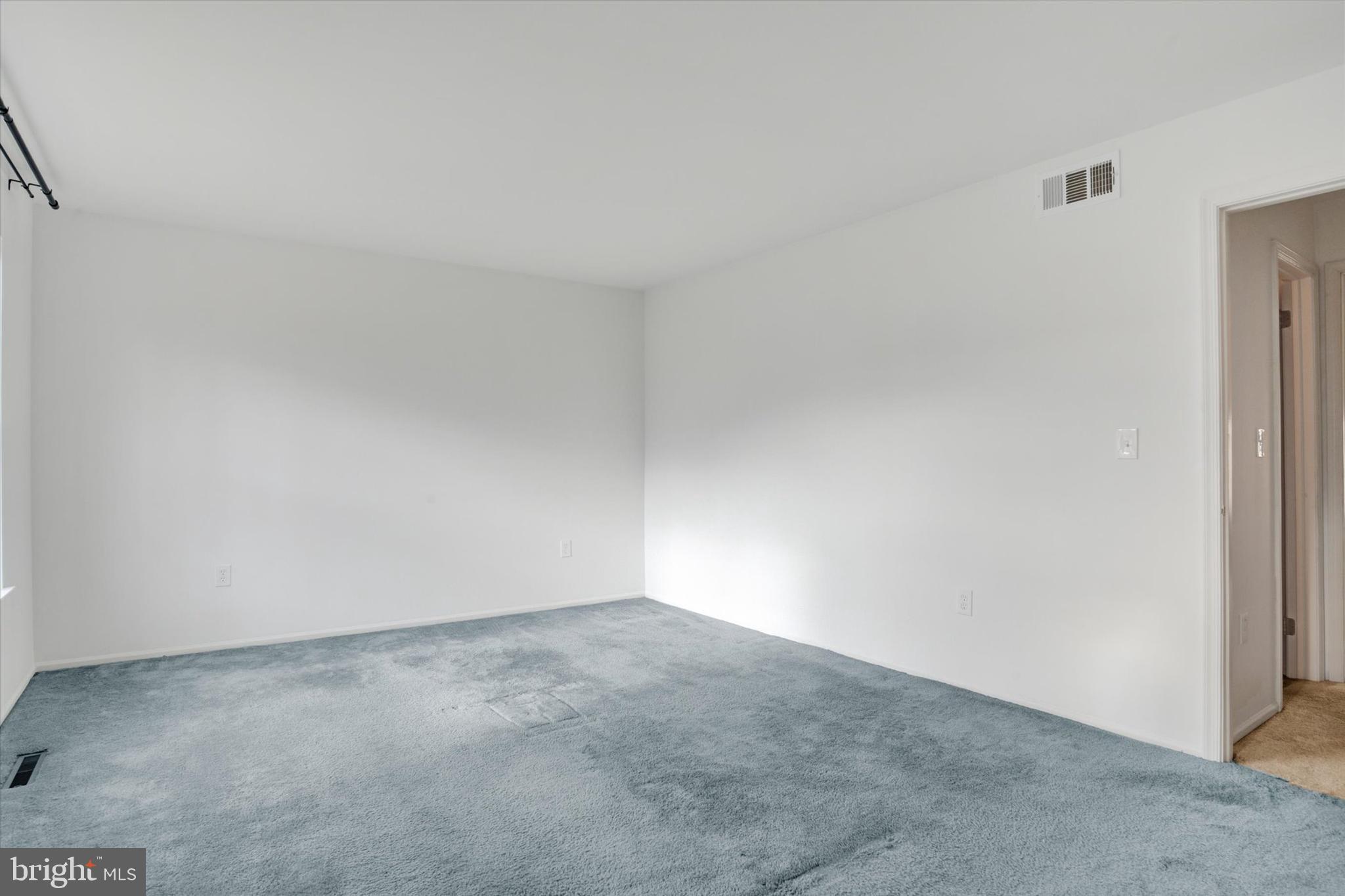 FOUR SEASONS - Residential