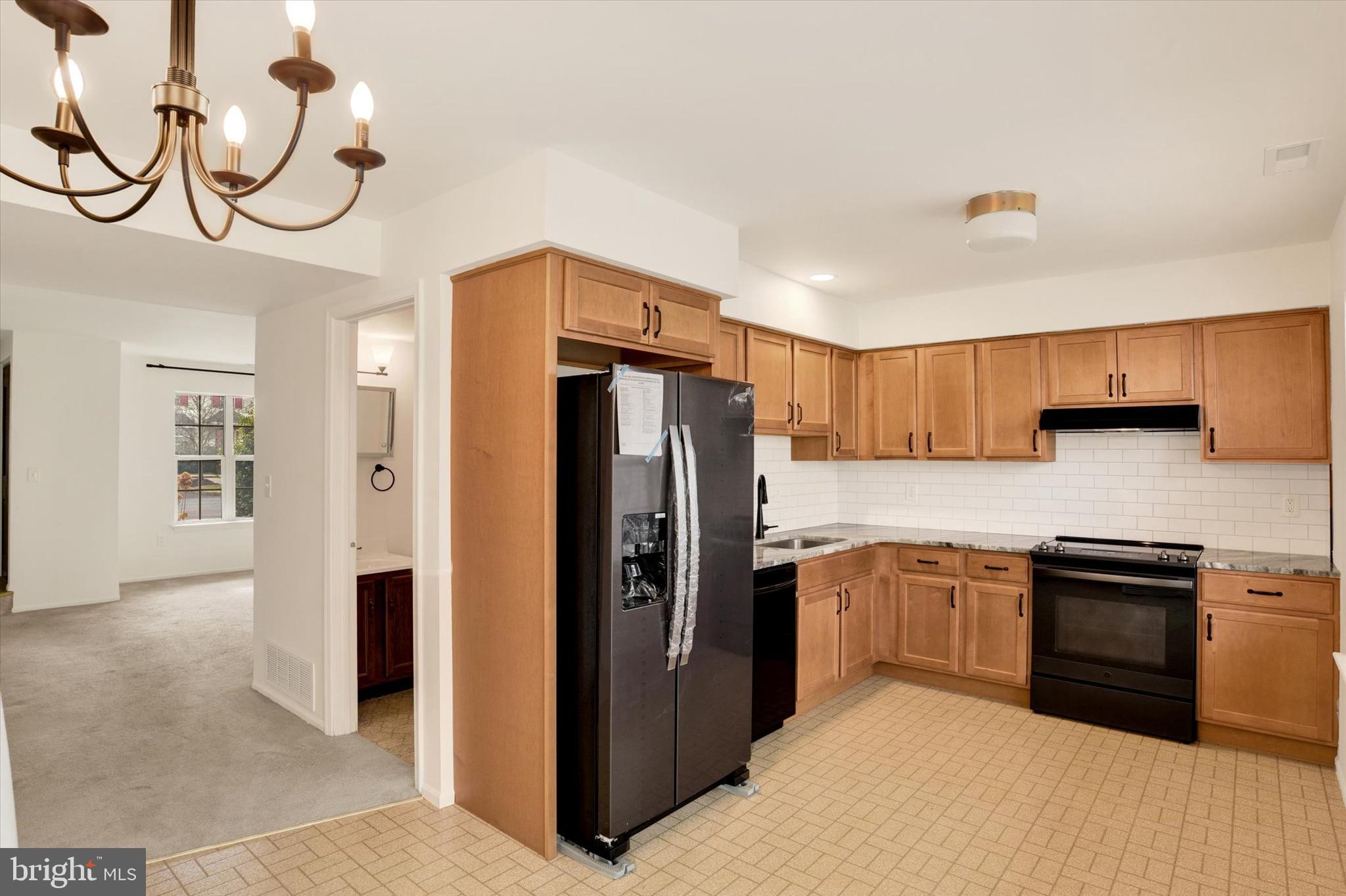 FOUR SEASONS - Residential