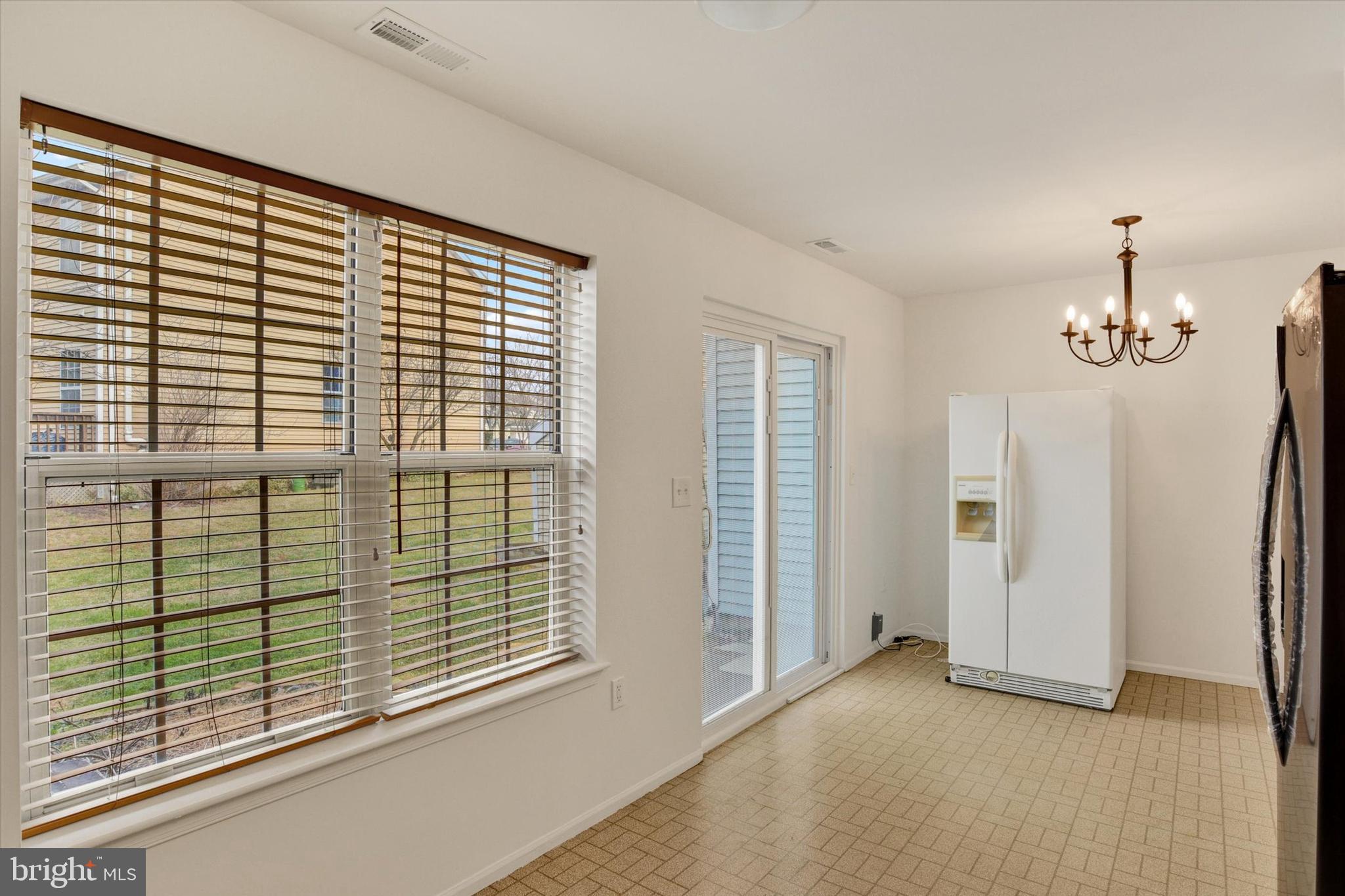 FOUR SEASONS - Residential