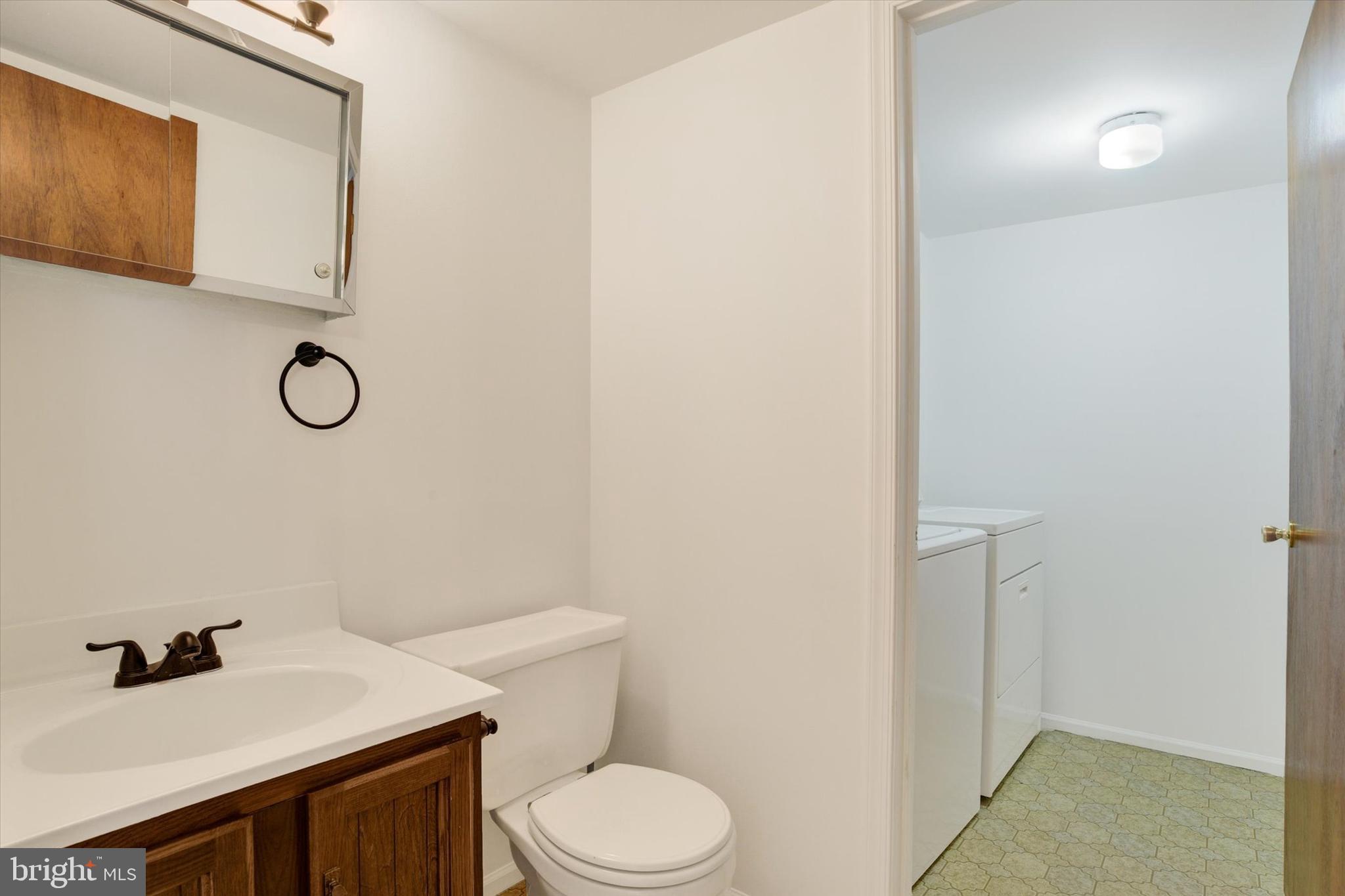 FOUR SEASONS - Residential