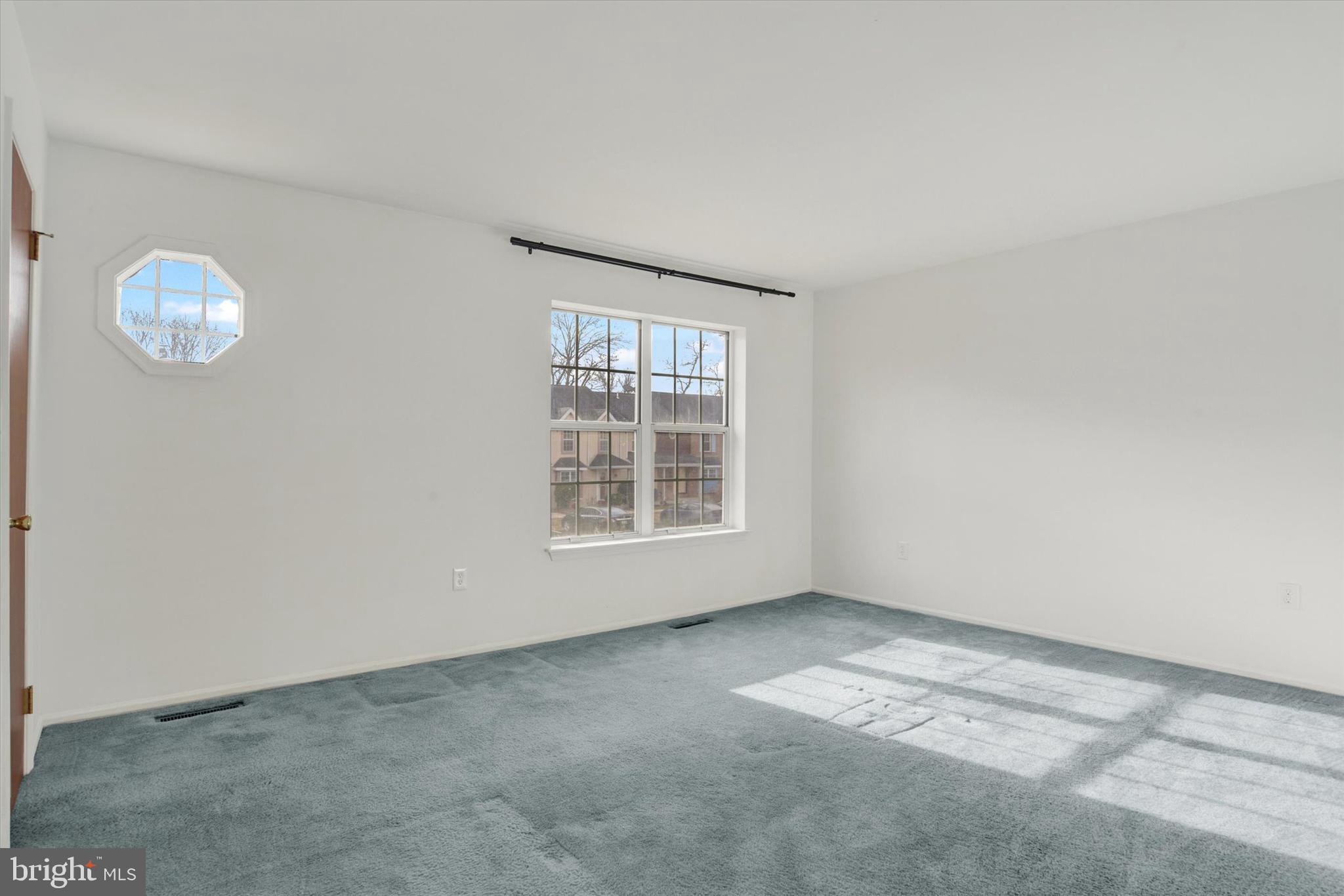 FOUR SEASONS - Residential