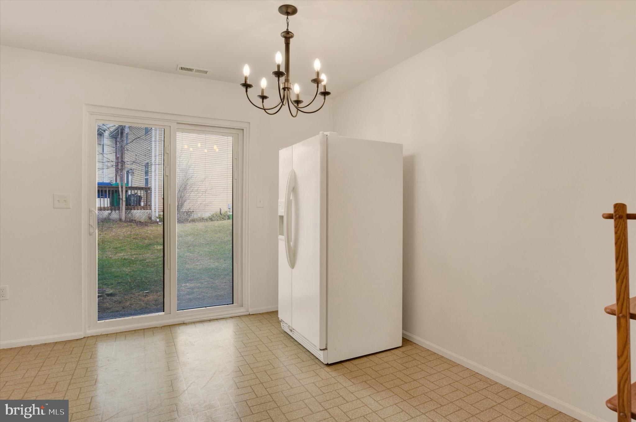 FOUR SEASONS - Residential