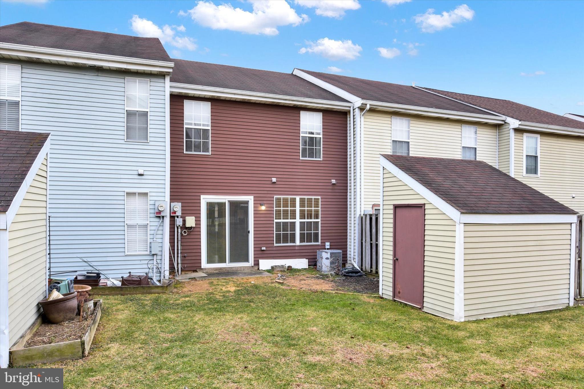 FOUR SEASONS - Residential