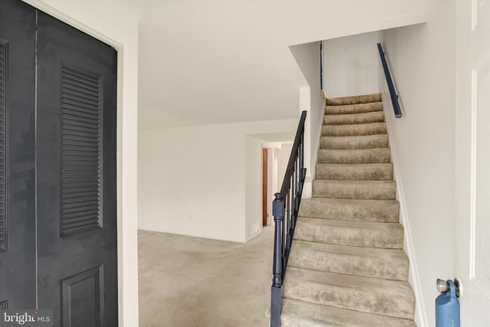 FOUR SEASONS - Residential