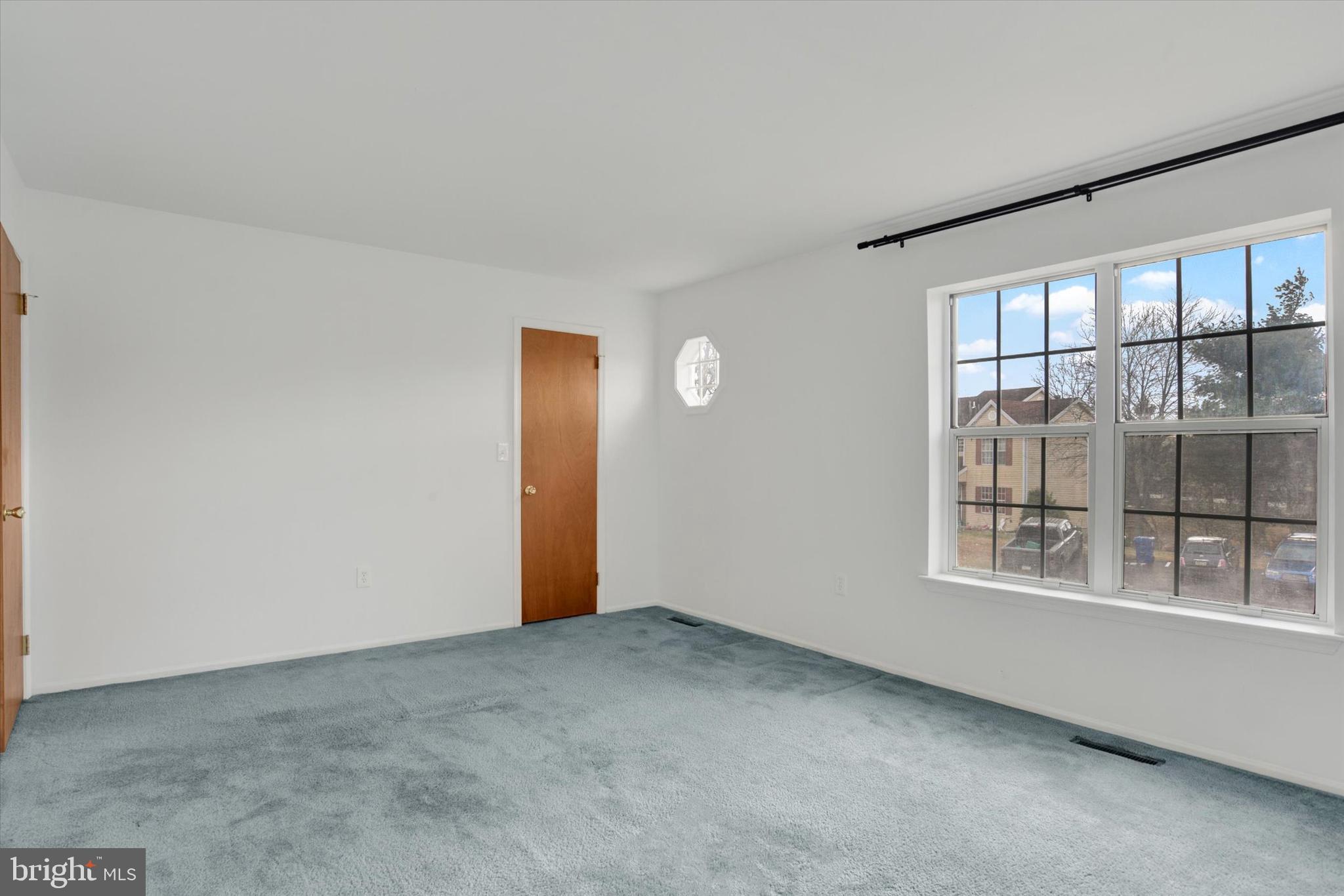 FOUR SEASONS - Residential