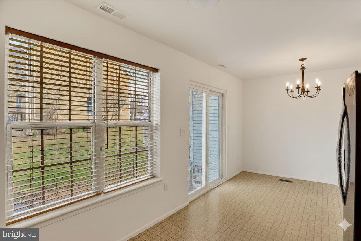 FOUR SEASONS - Residential