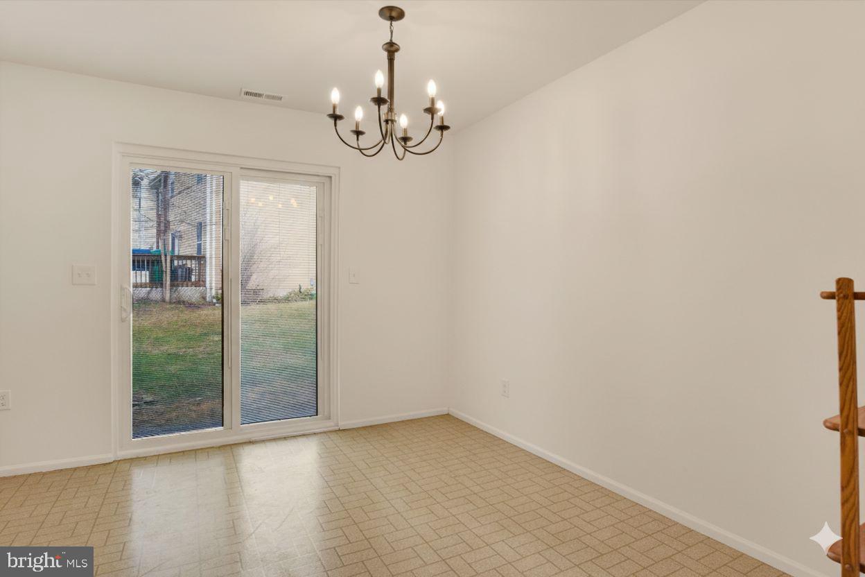 FOUR SEASONS - Residential