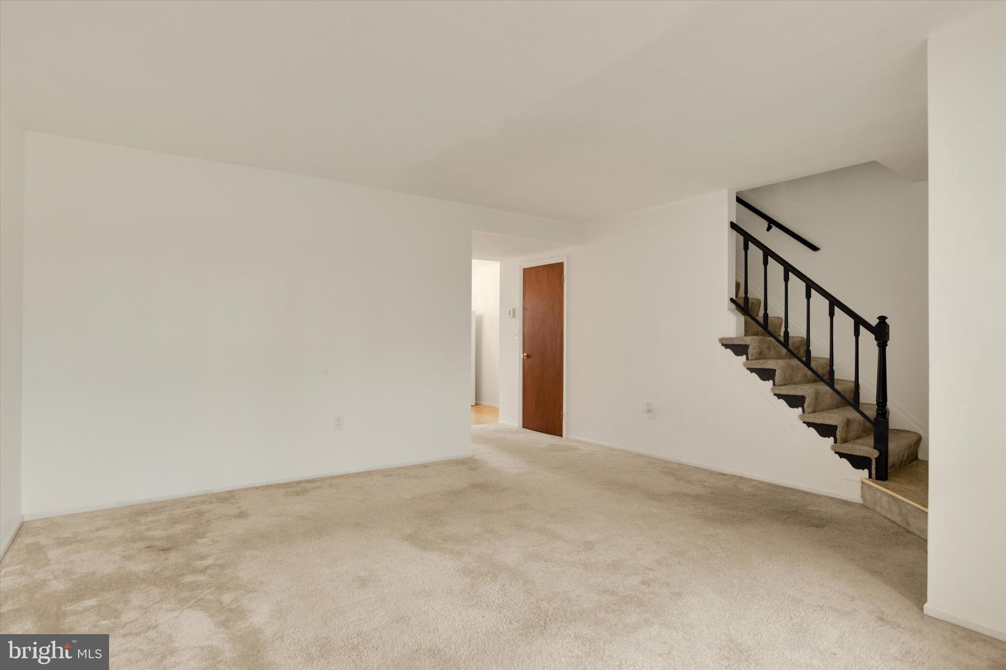 FOUR SEASONS - Residential