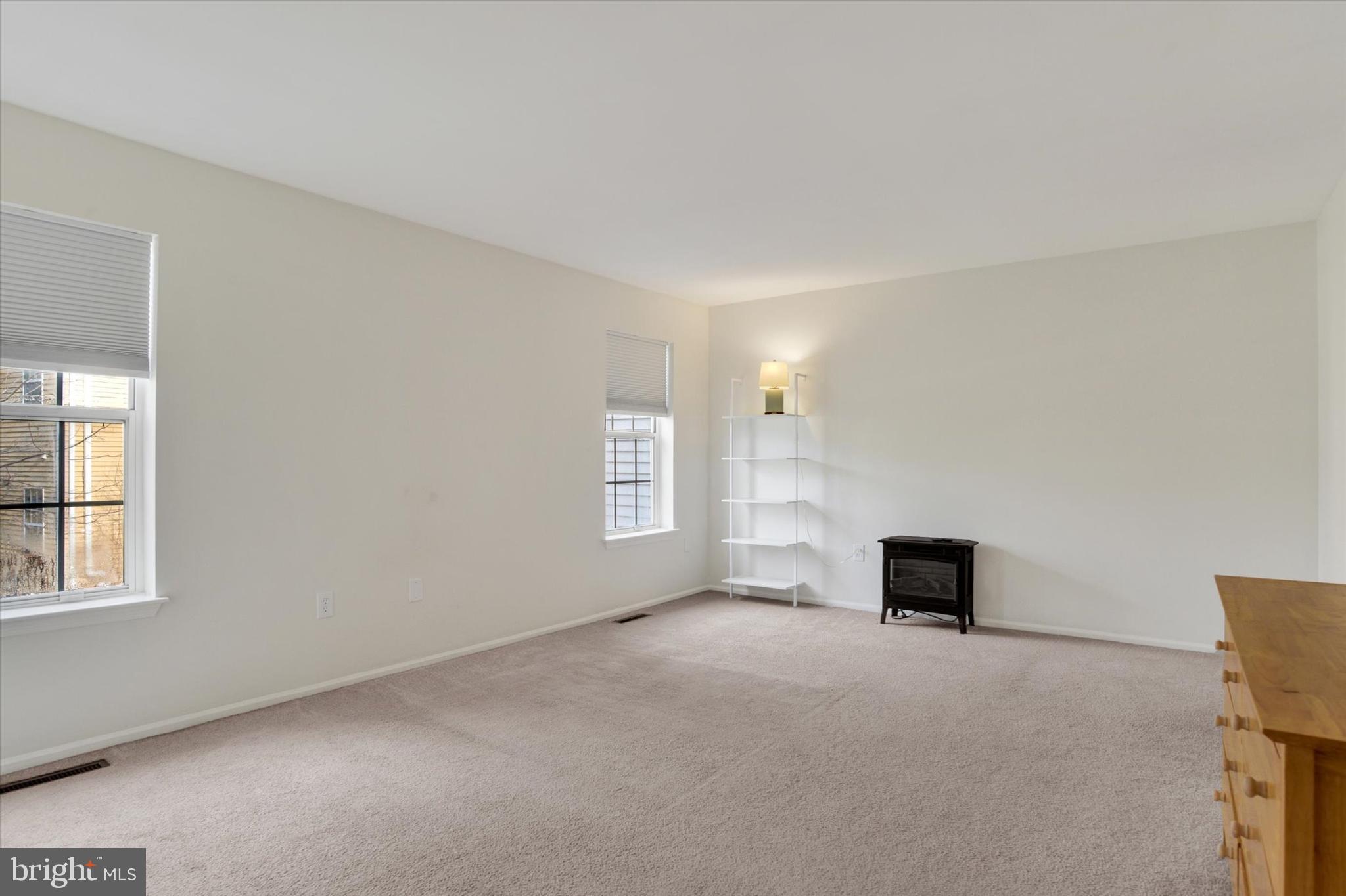 FOUR SEASONS - Residential