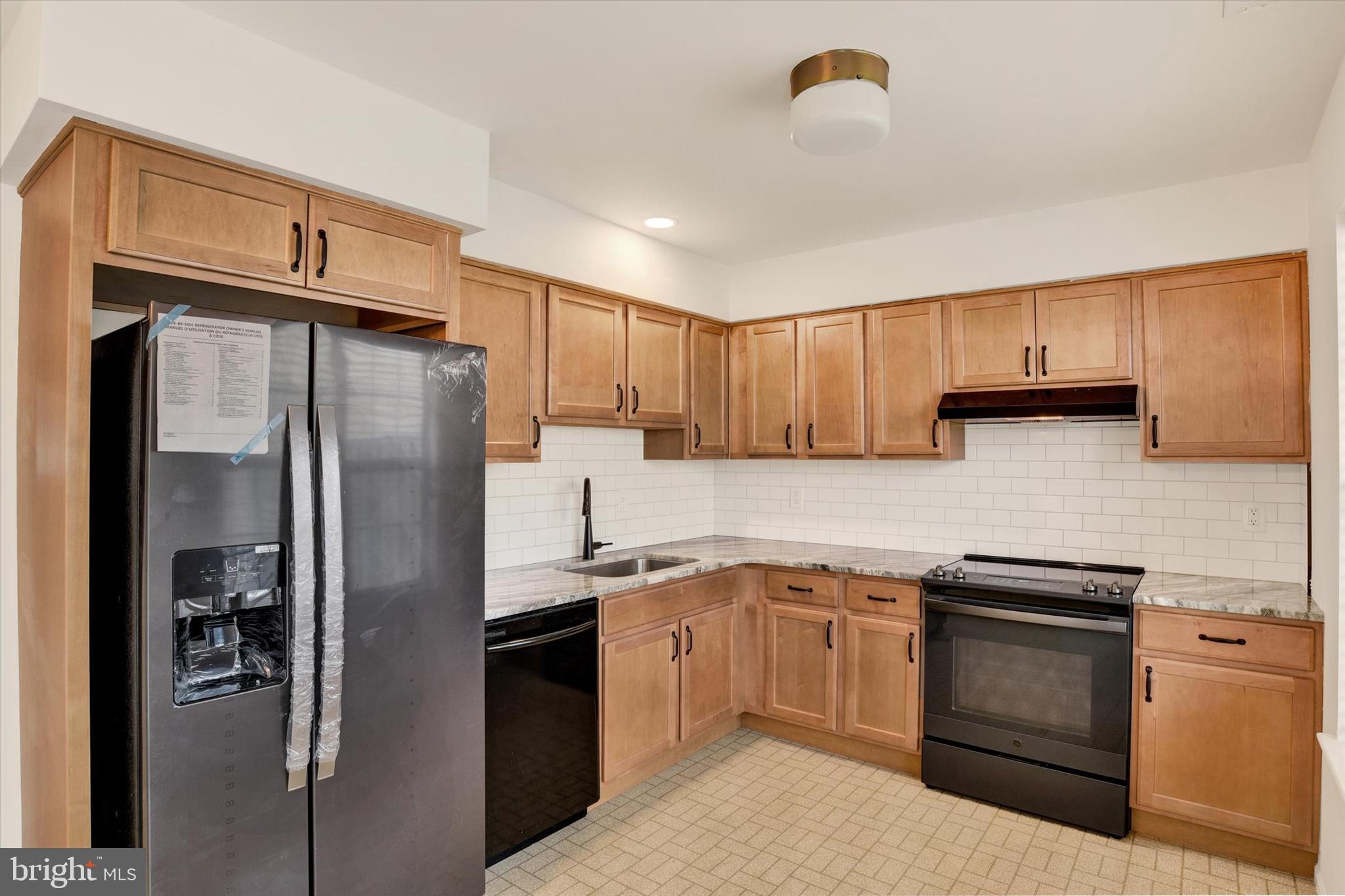 FOUR SEASONS - Residential