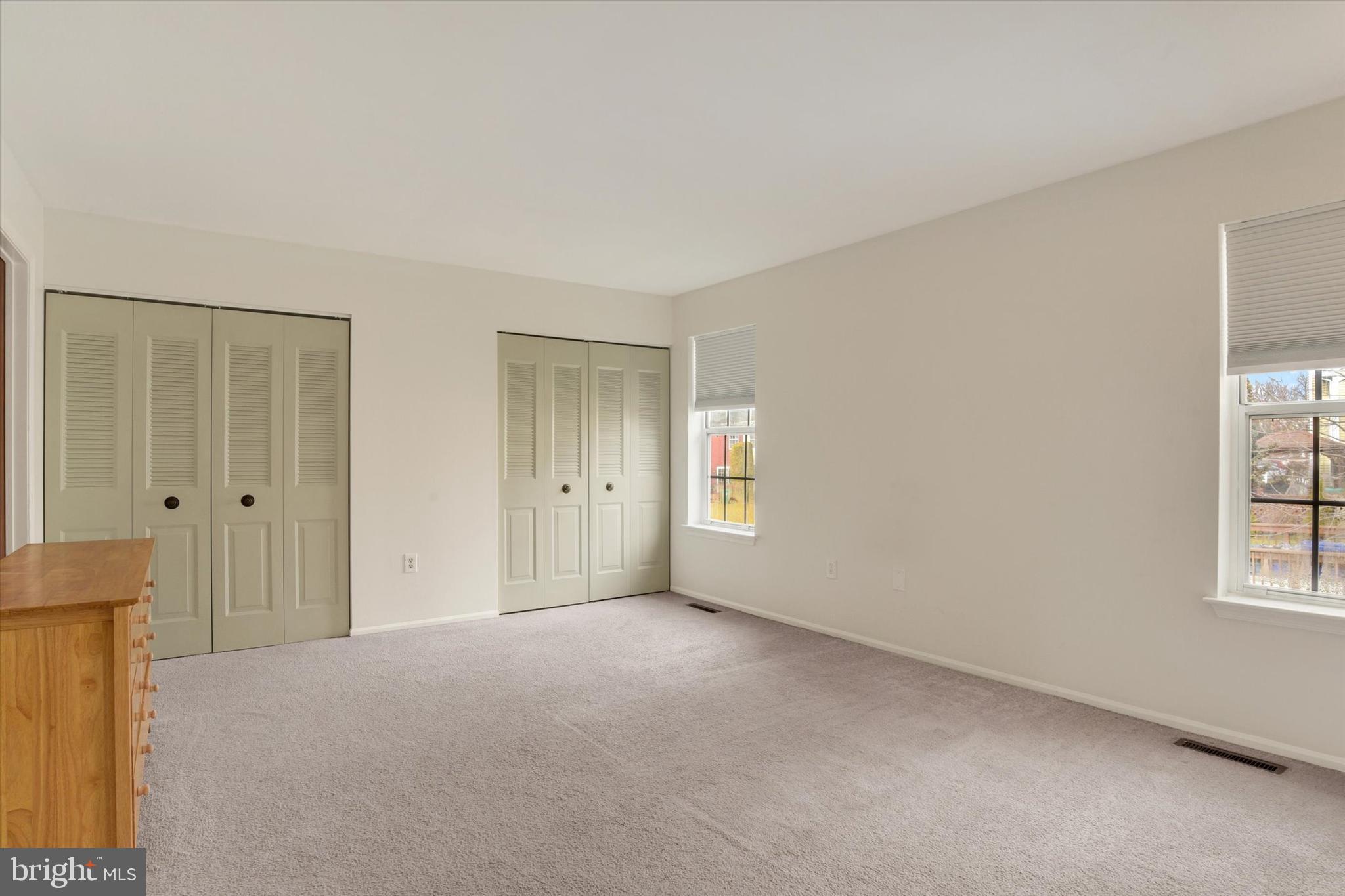 FOUR SEASONS - Residential