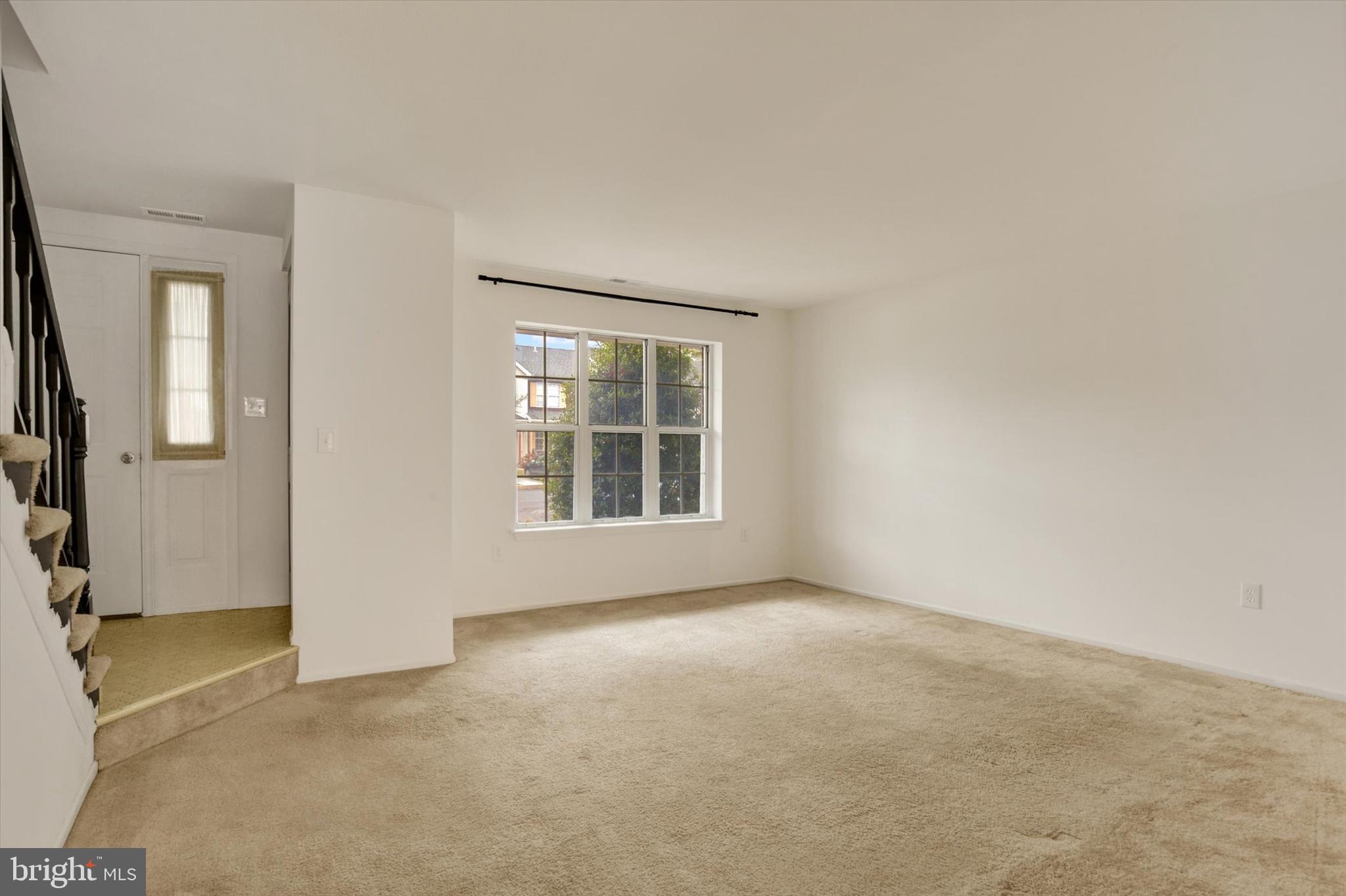 FOUR SEASONS - Residential