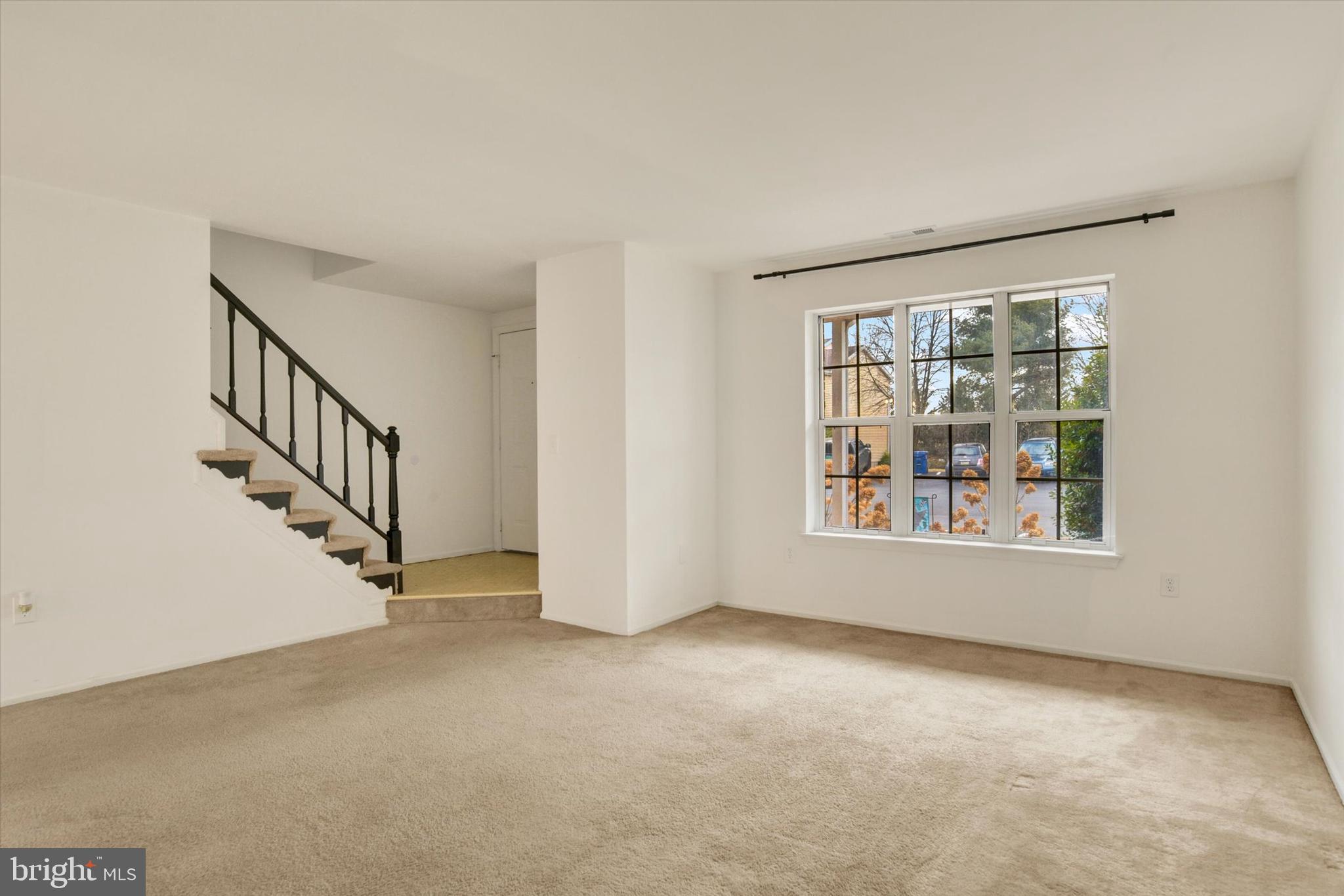 FOUR SEASONS - Residential