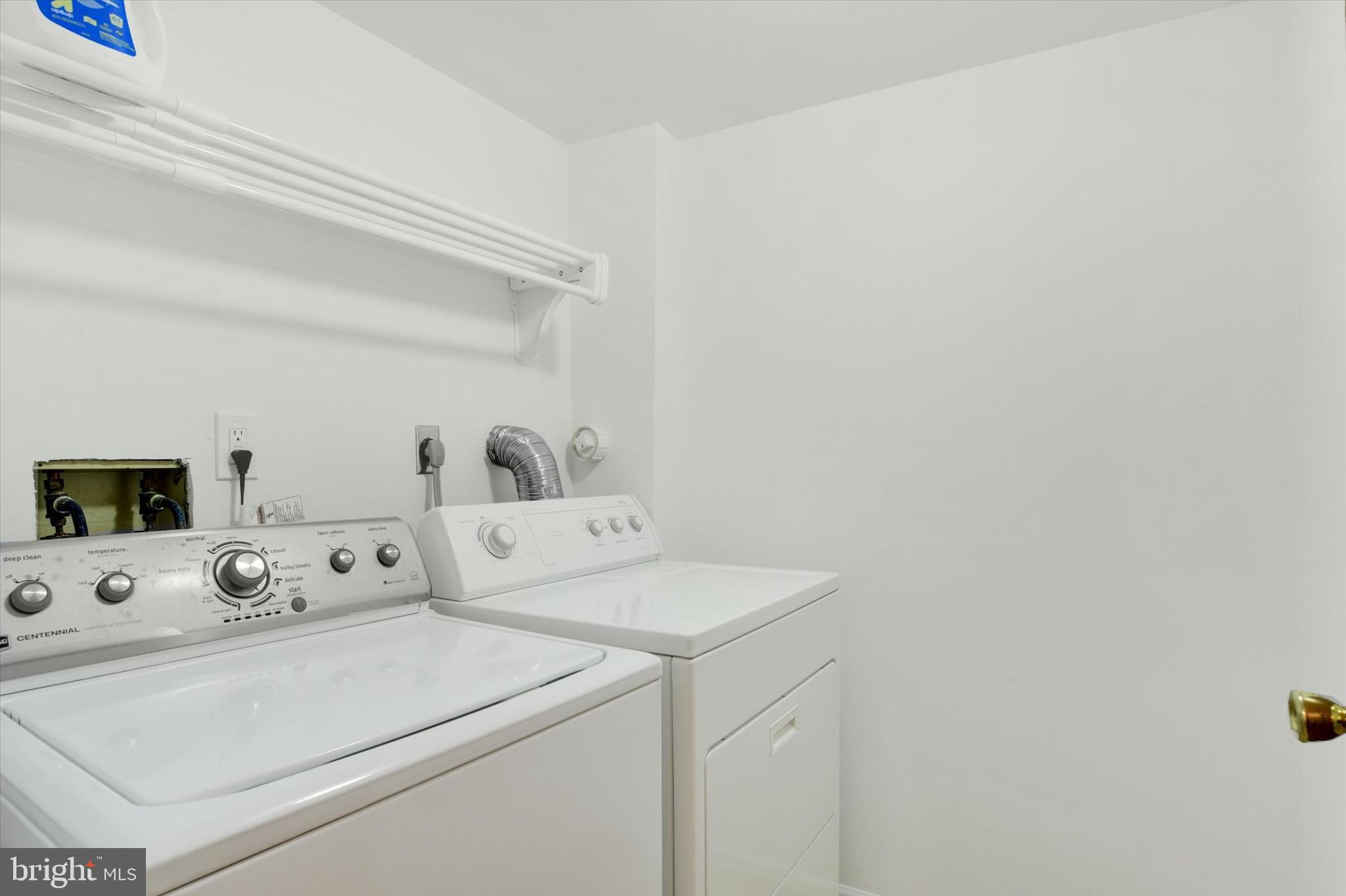 FOUR SEASONS - Residential