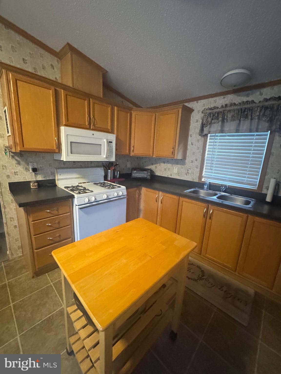 SUN RETREATS REHOBOTH BAY - Residential