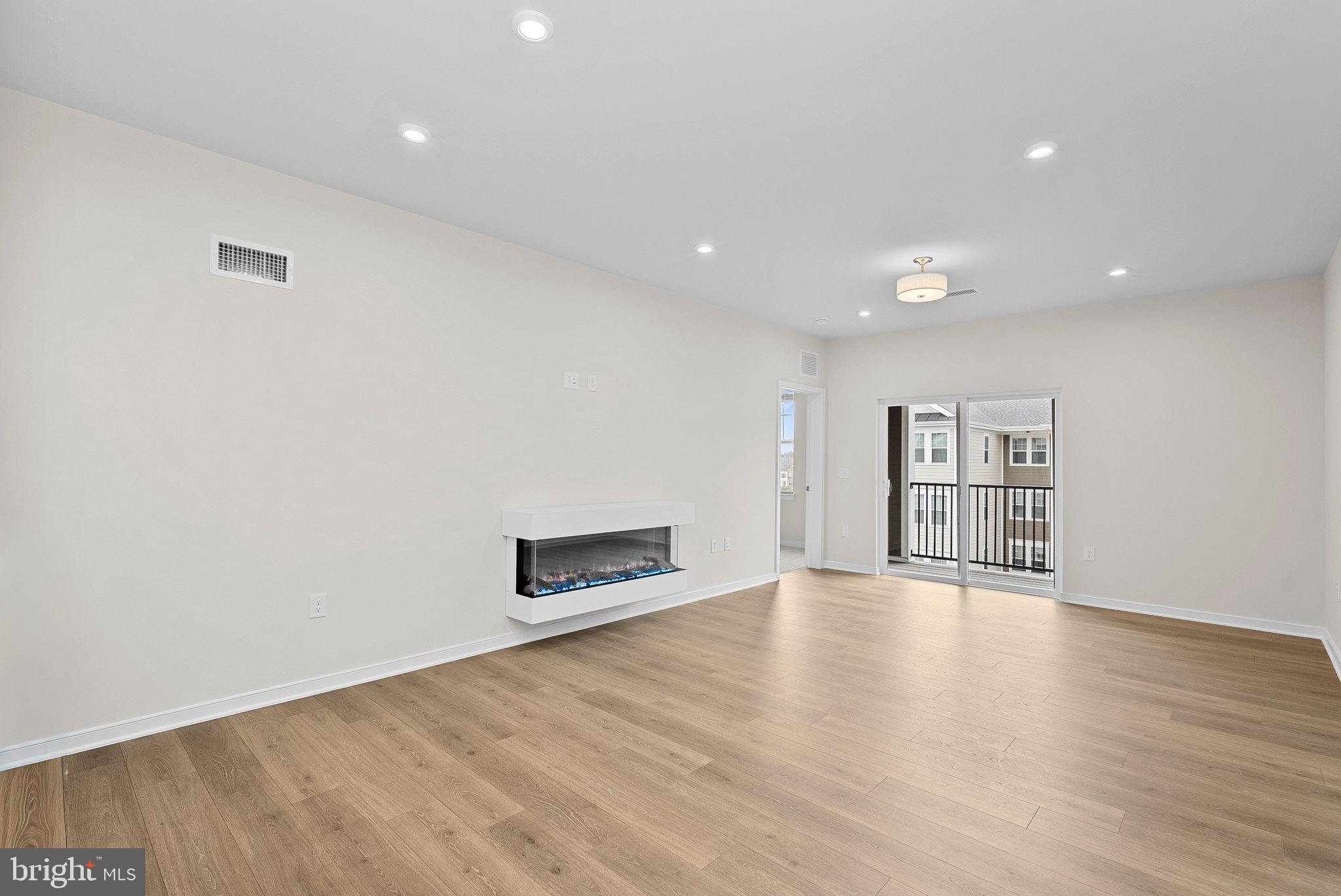 POTOMAC STATION MARKETPLACE - Residential