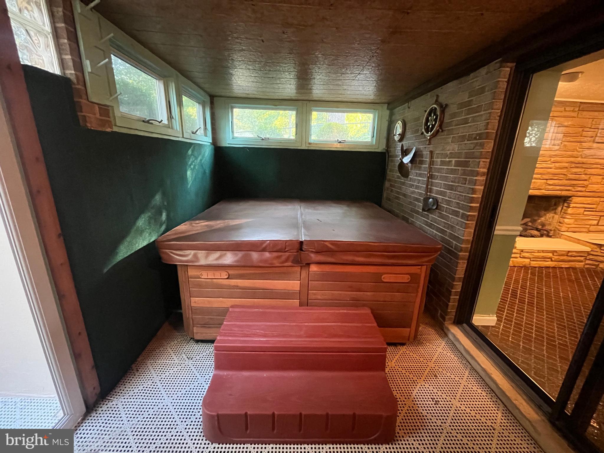 GRAHAM PARK SHORES - Residential