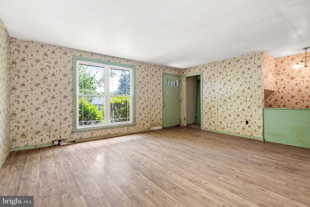 Photo of 715 Imperial Drive, Lancaster, PA 17601 (MLS # PALA2053776)