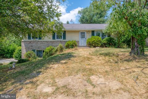 Photo of 715 Imperial Drive, Lancaster, PA 17601 (MLS # PALA2053776)