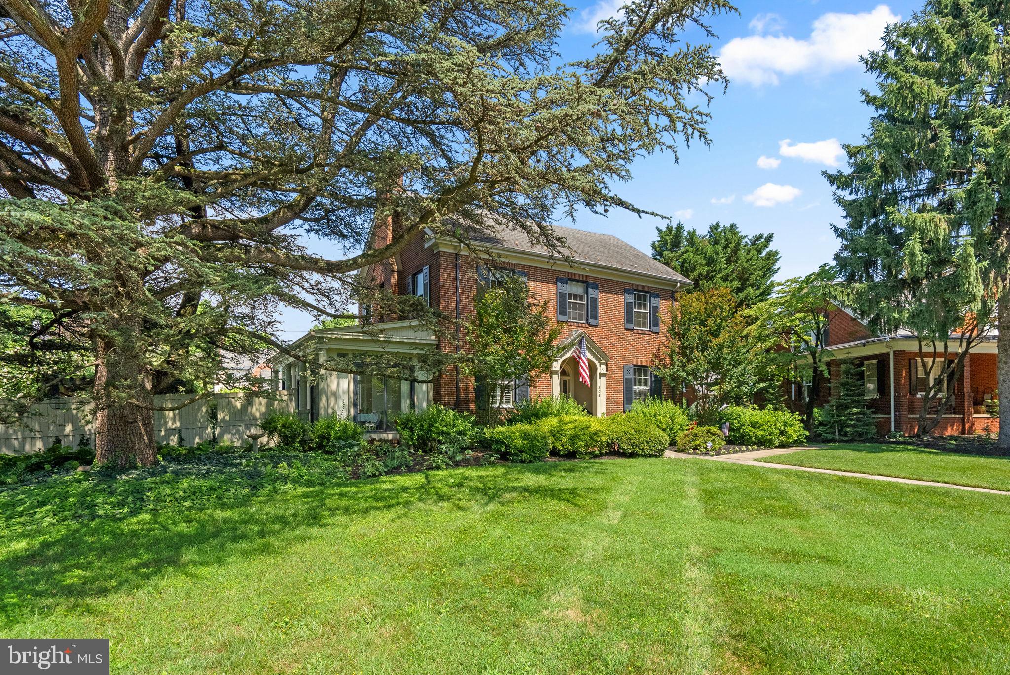 305 COLLEGE PLACE