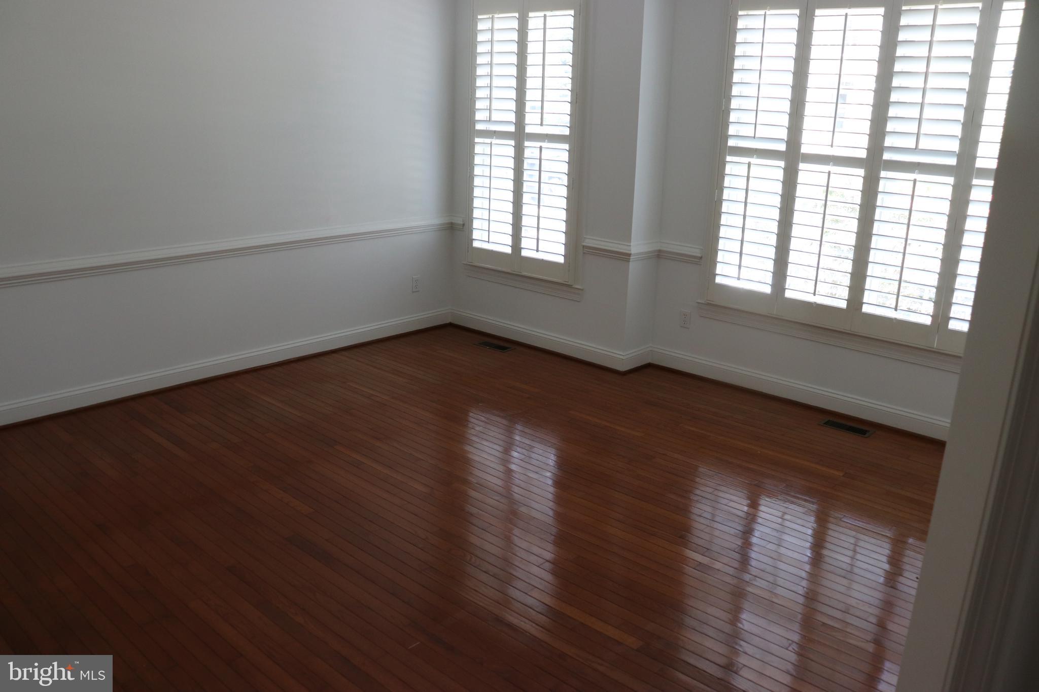 NORTHRIDGE - Residential Lease