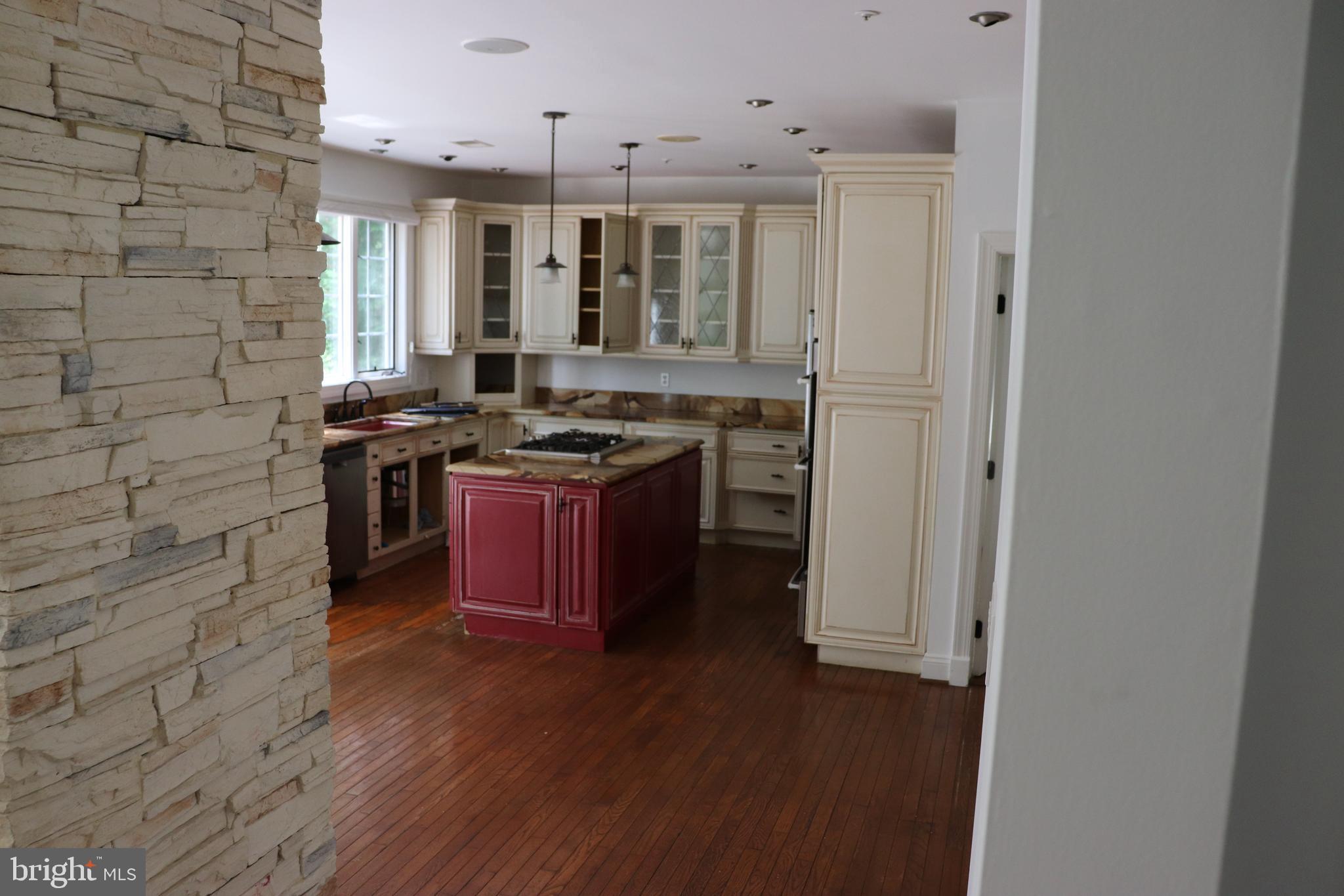 NORTHRIDGE - Residential Lease