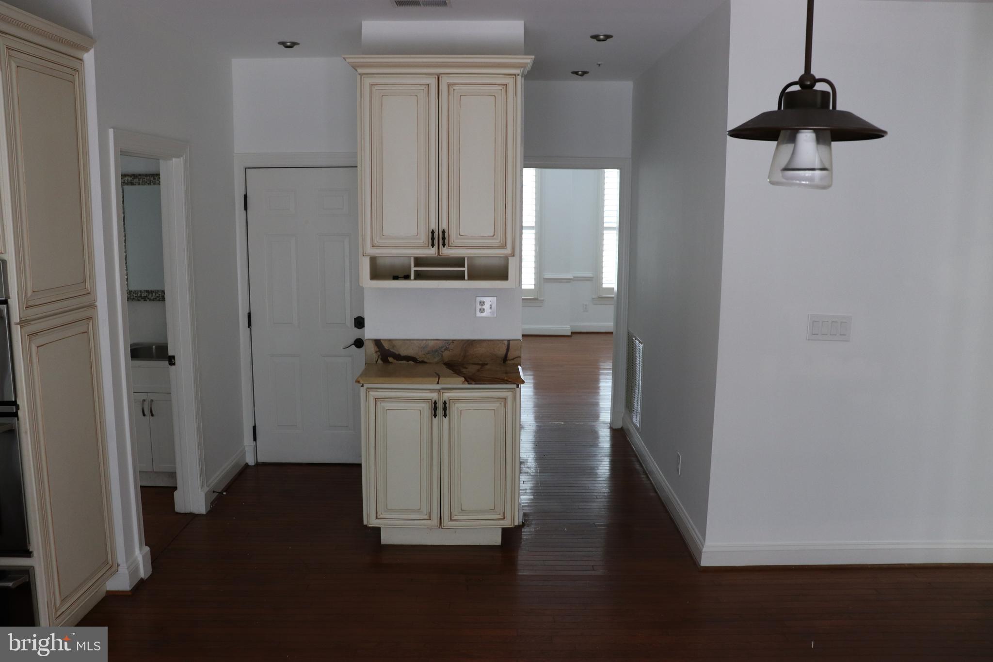 NORTHRIDGE - Residential Lease