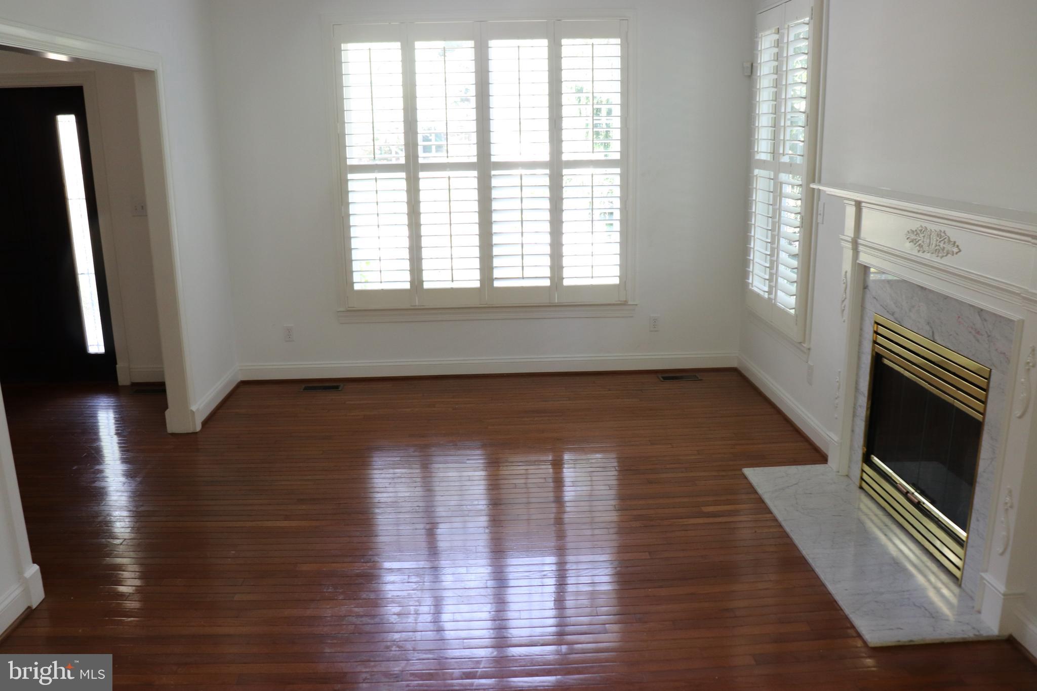 NORTHRIDGE - Residential Lease