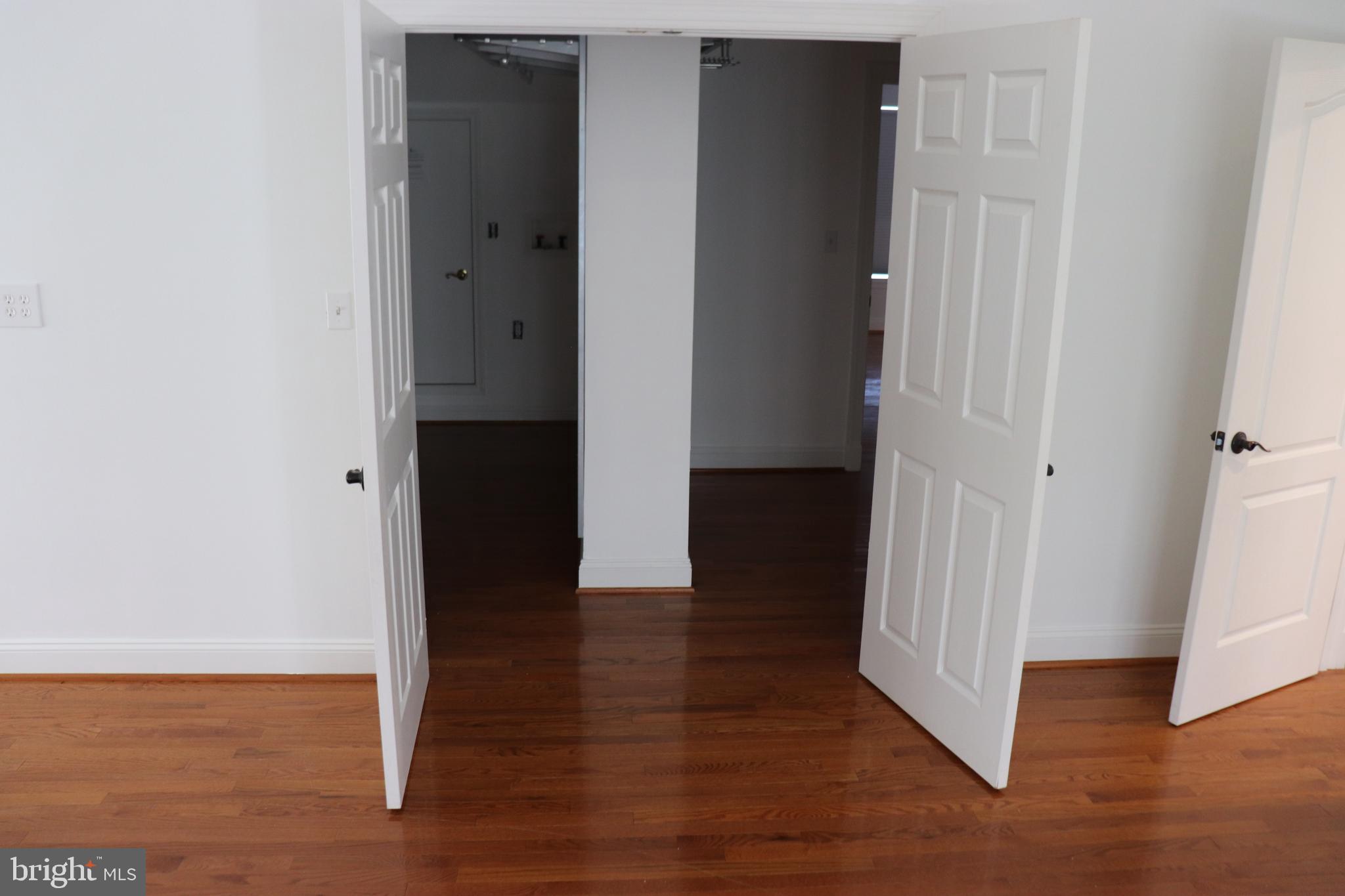 NORTHRIDGE - Residential Lease