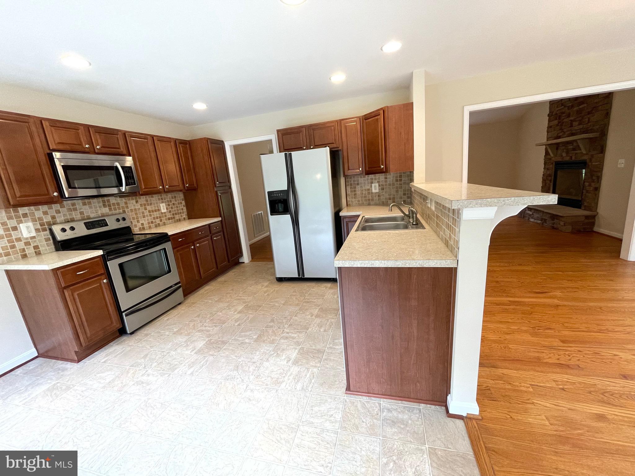 VALENTINE WOODS - Residential Lease