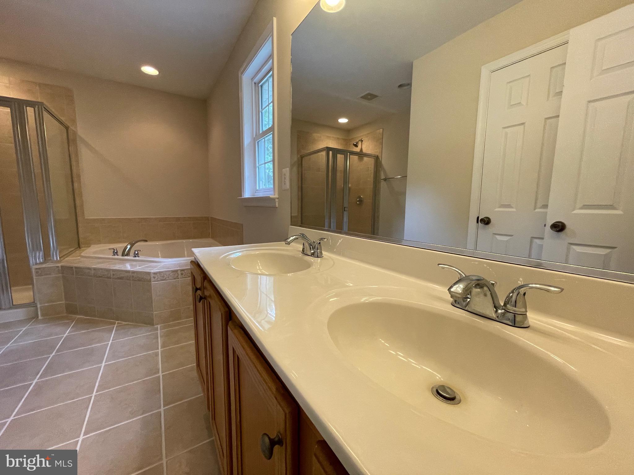 VALENTINE WOODS - Residential Lease