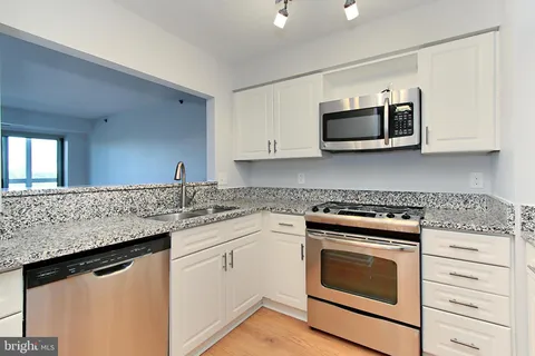 2121 Jamieson Avenue Unit 710, Alexandria, VA MLS: VAAX2044094