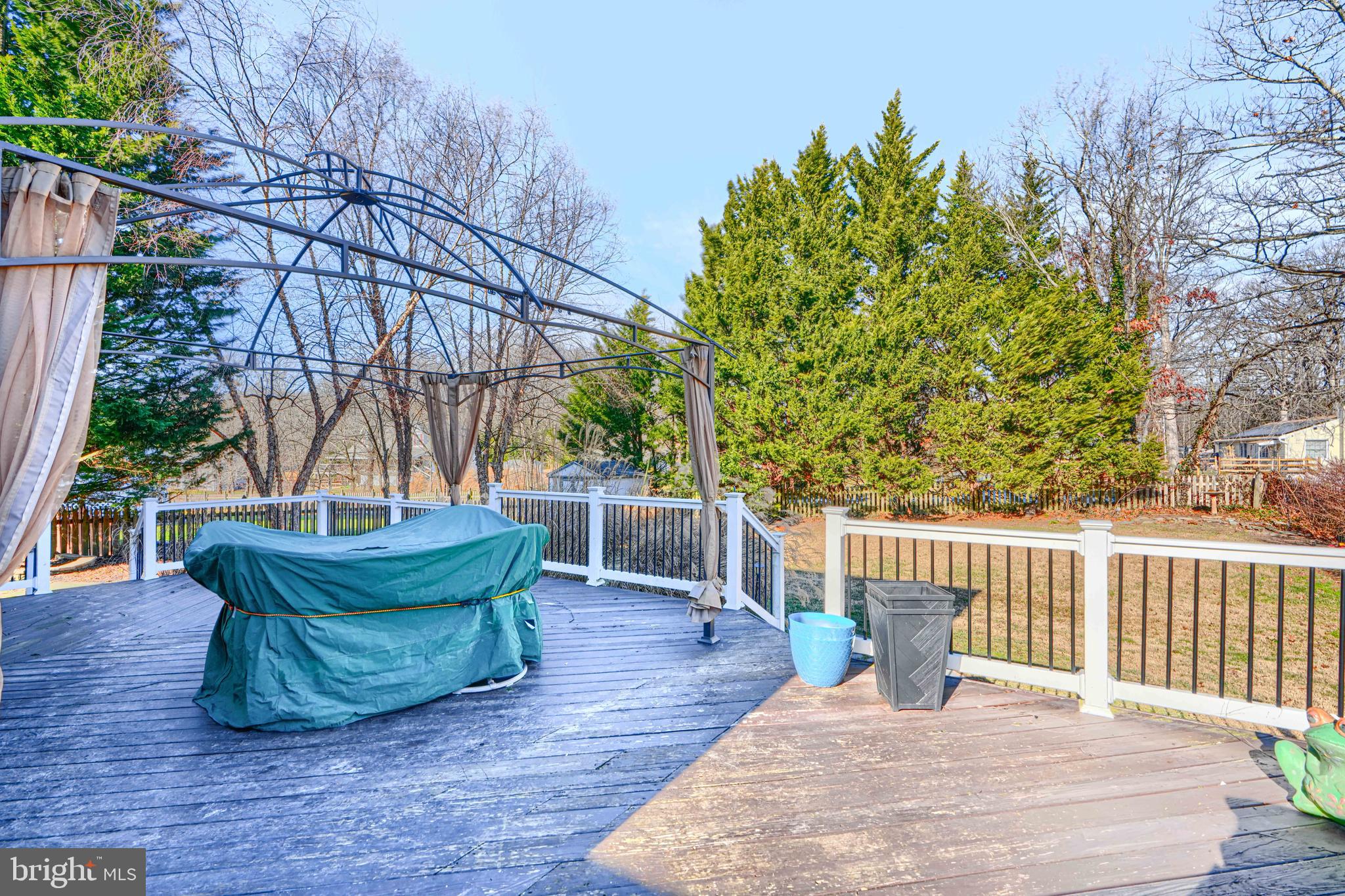 WOODLAND RUN - Residential