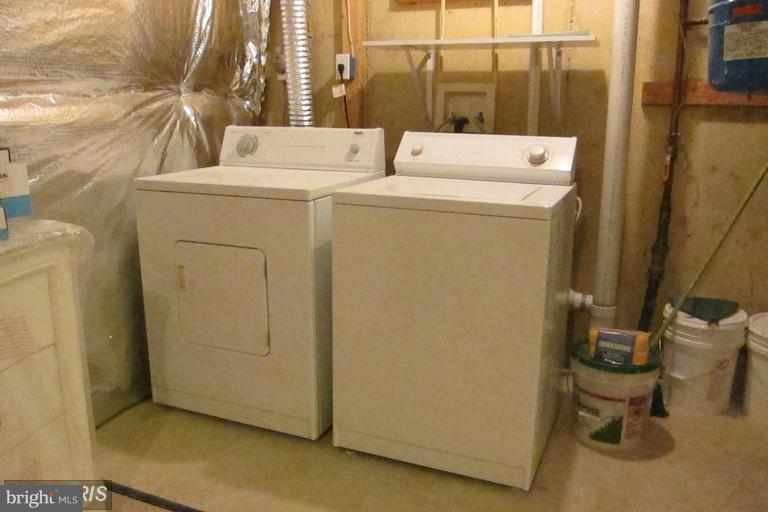 FOUR SEASONS ESTATES - Residential Lease