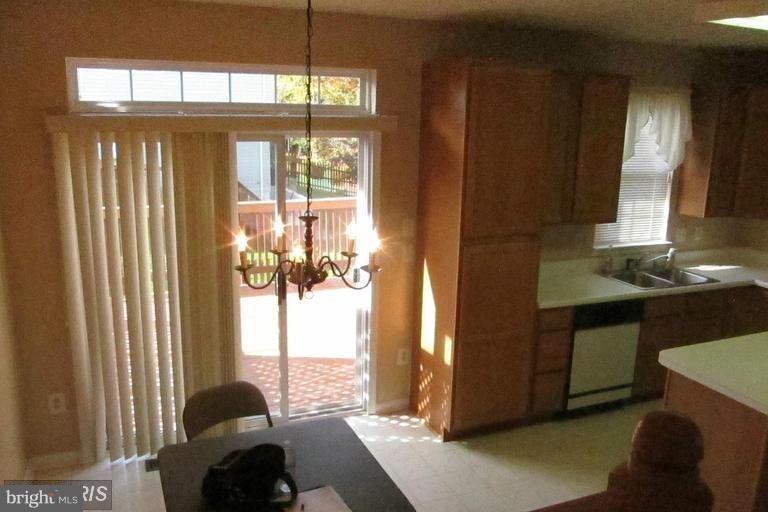 FOUR SEASONS ESTATES - Residential Lease