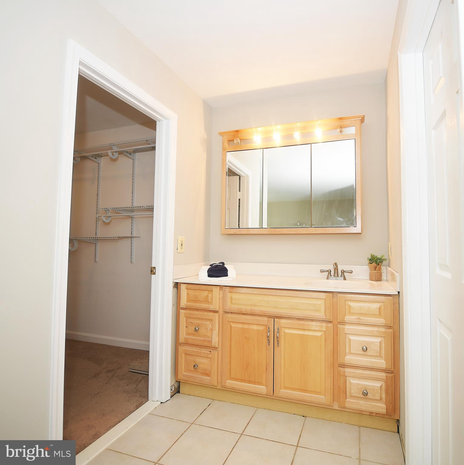 VILLAGE OF THOMAS RUN - Residential Lease