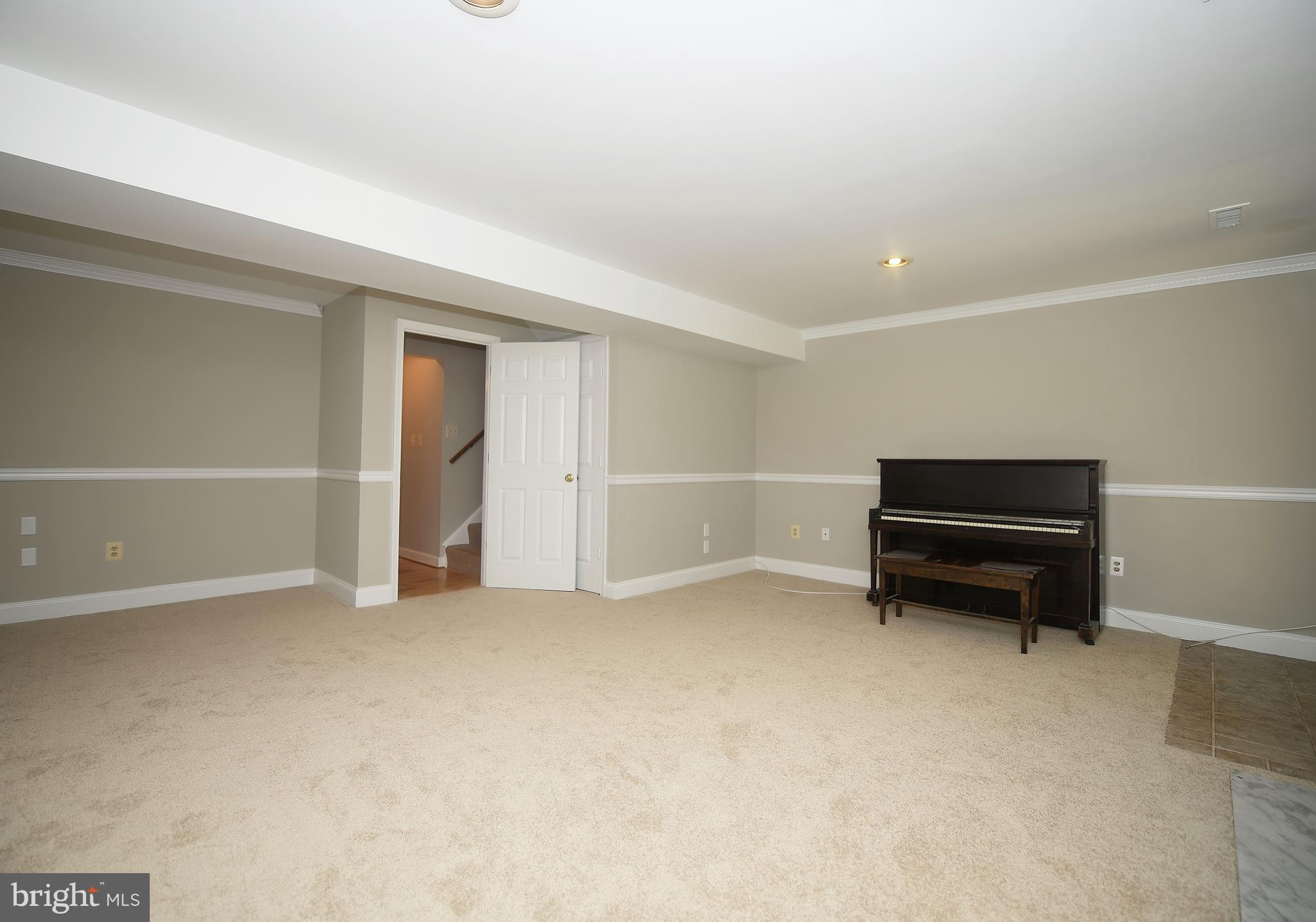 VILLAGE OF THOMAS RUN - Residential Lease