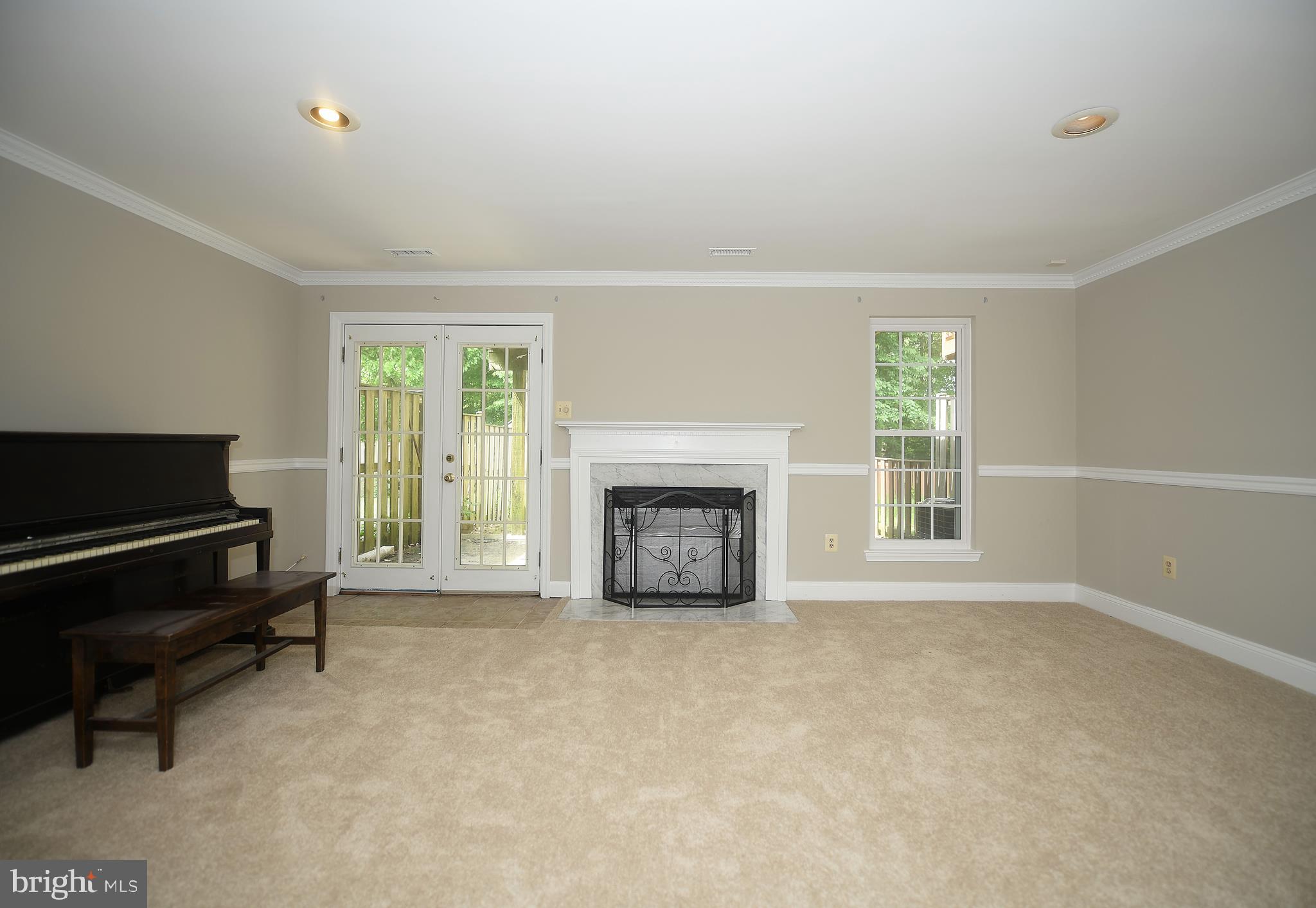 VILLAGE OF THOMAS RUN - Residential Lease