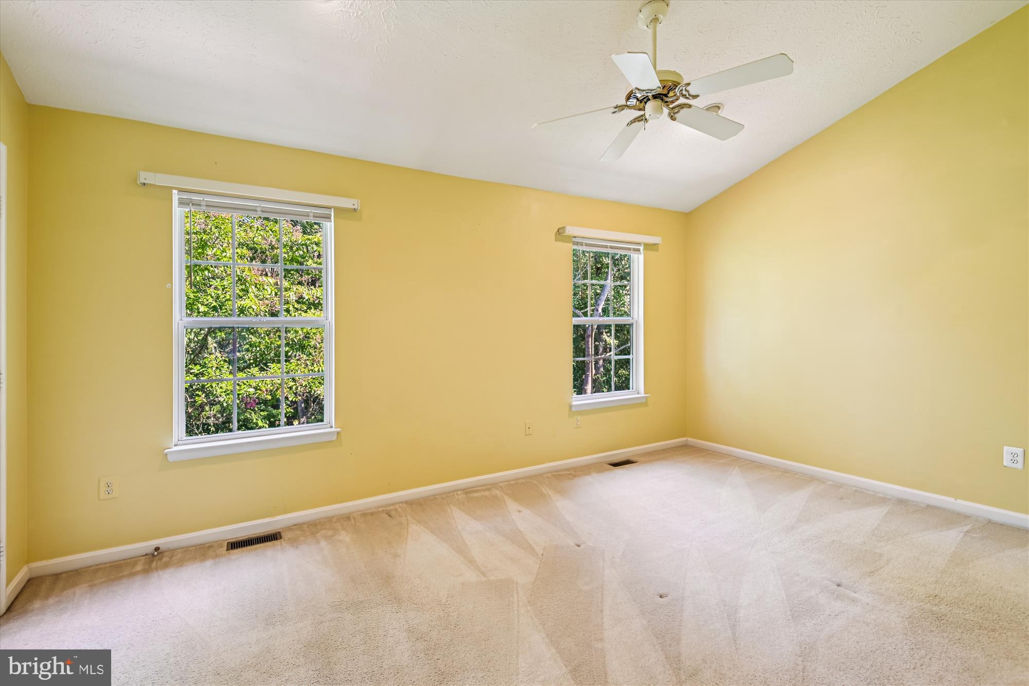 FALCON CREST - Residential