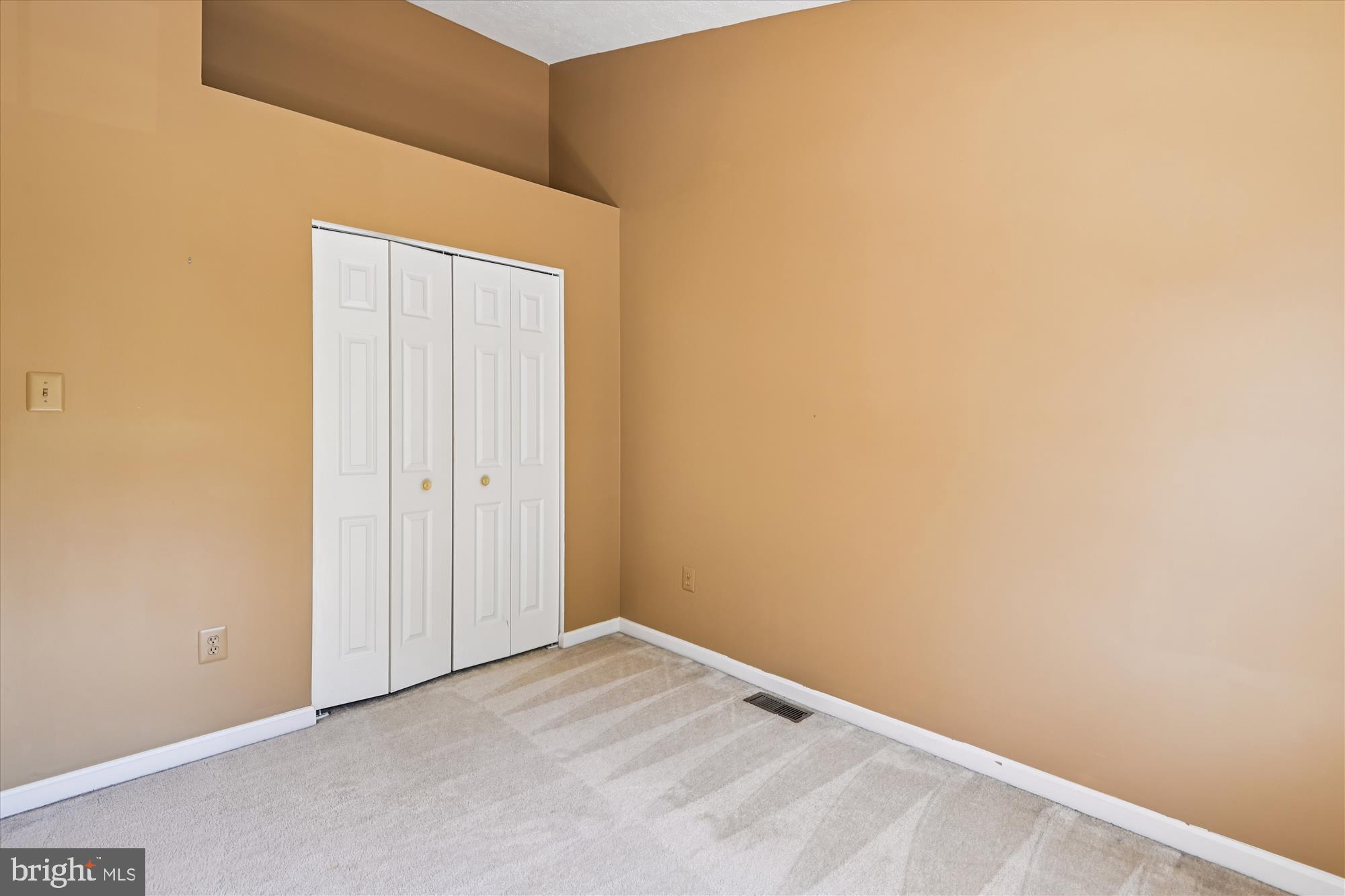 FALCON CREST - Residential