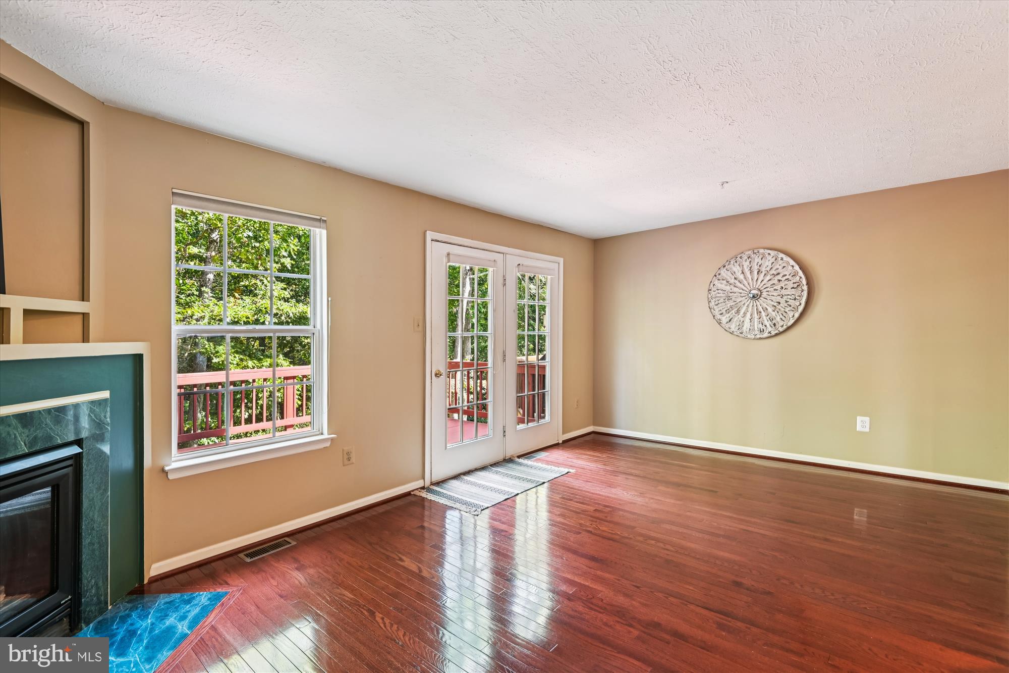 FALCON CREST - Residential