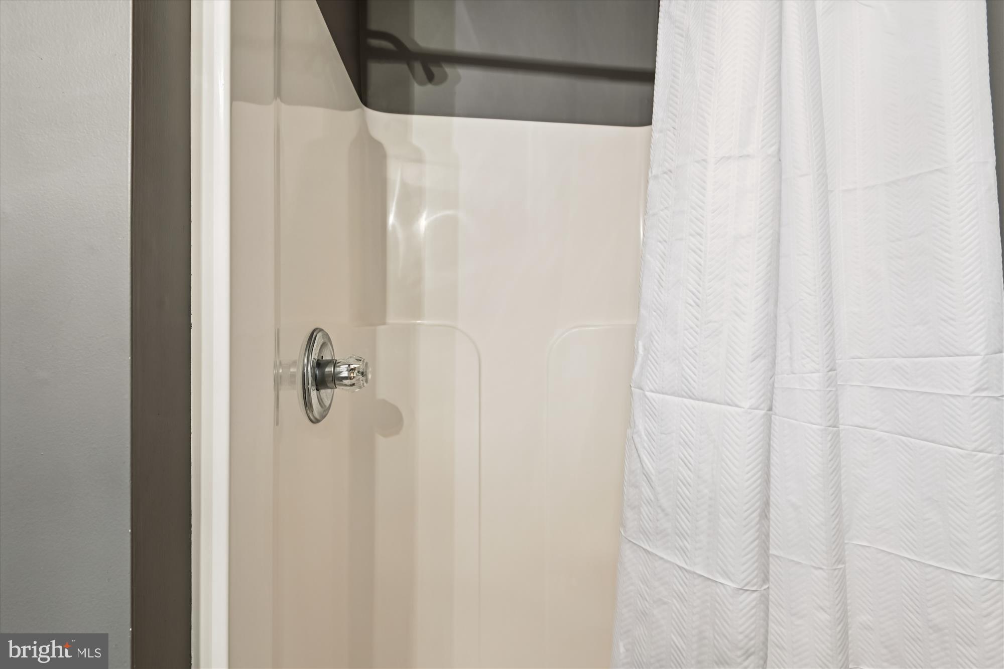 FALCON CREST - Residential