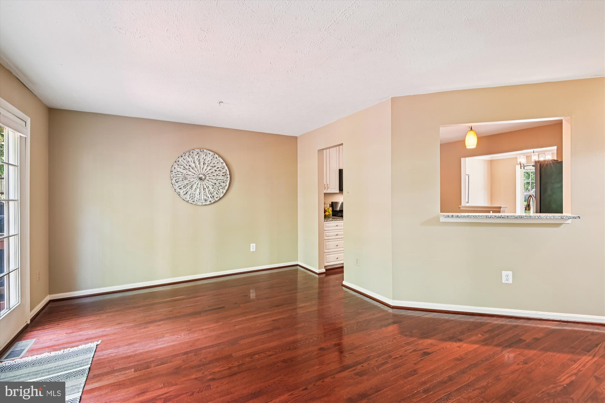 FALCON CREST - Residential