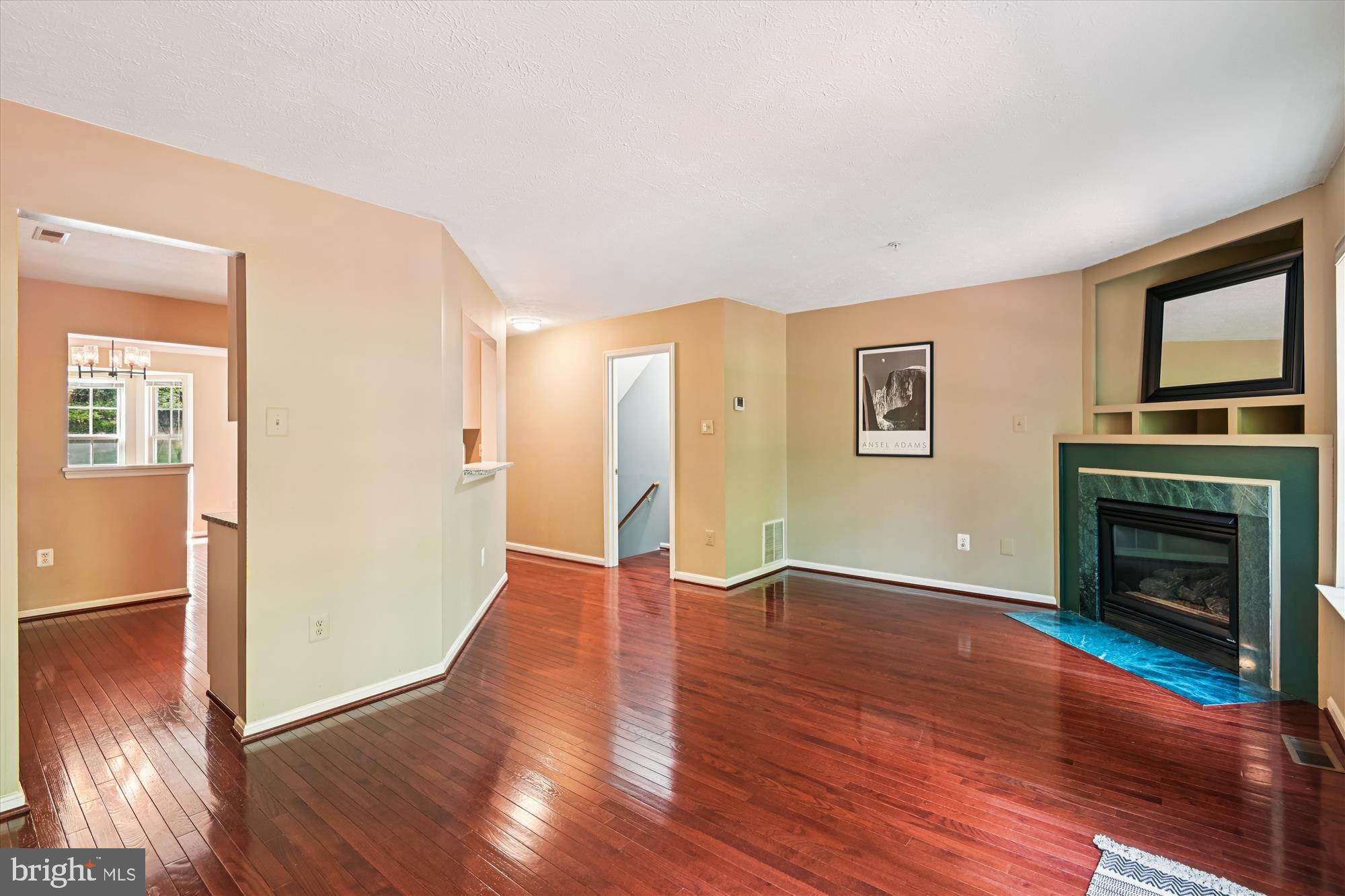 FALCON CREST - Residential