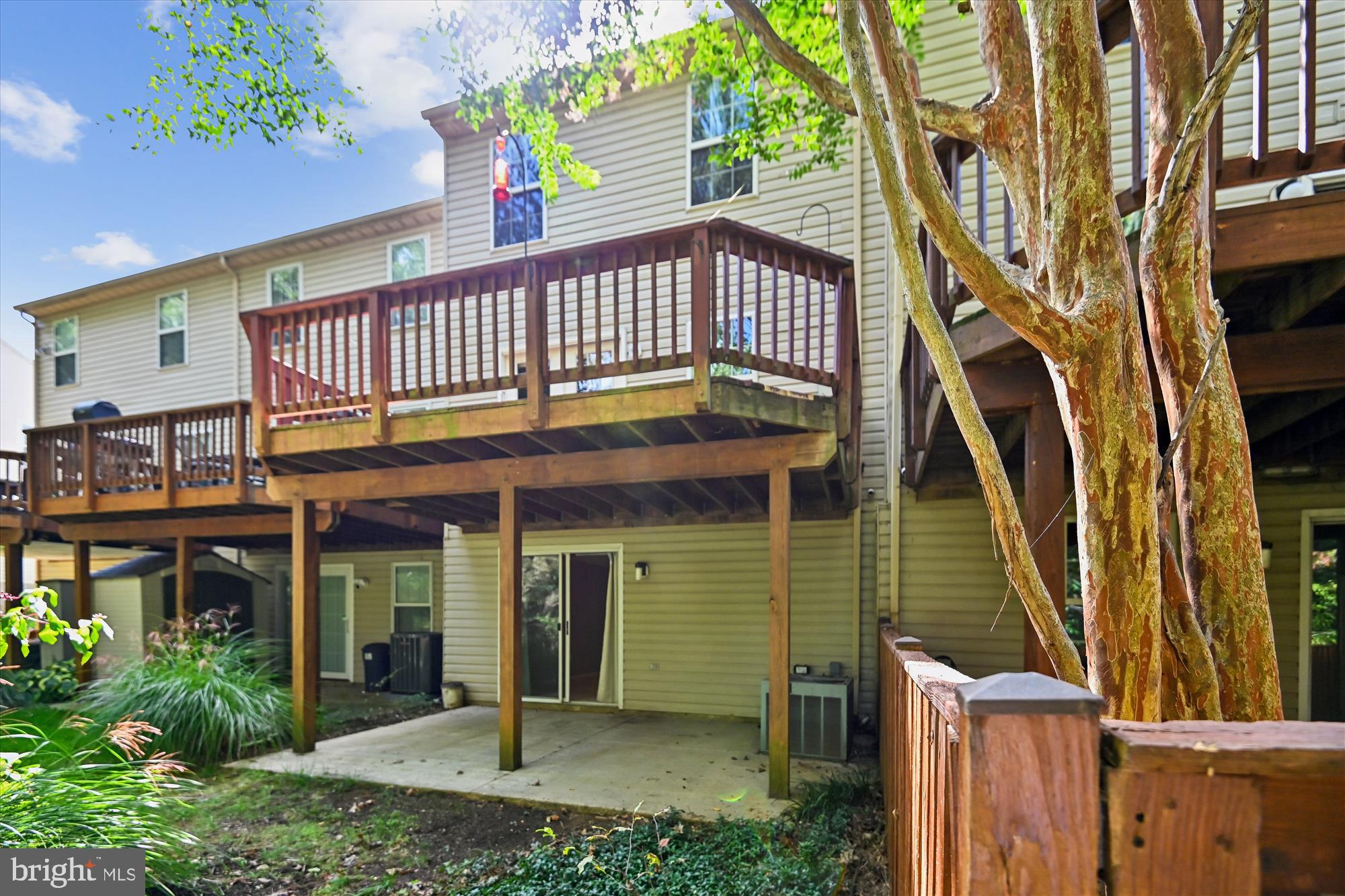 FALCON CREST - Residential