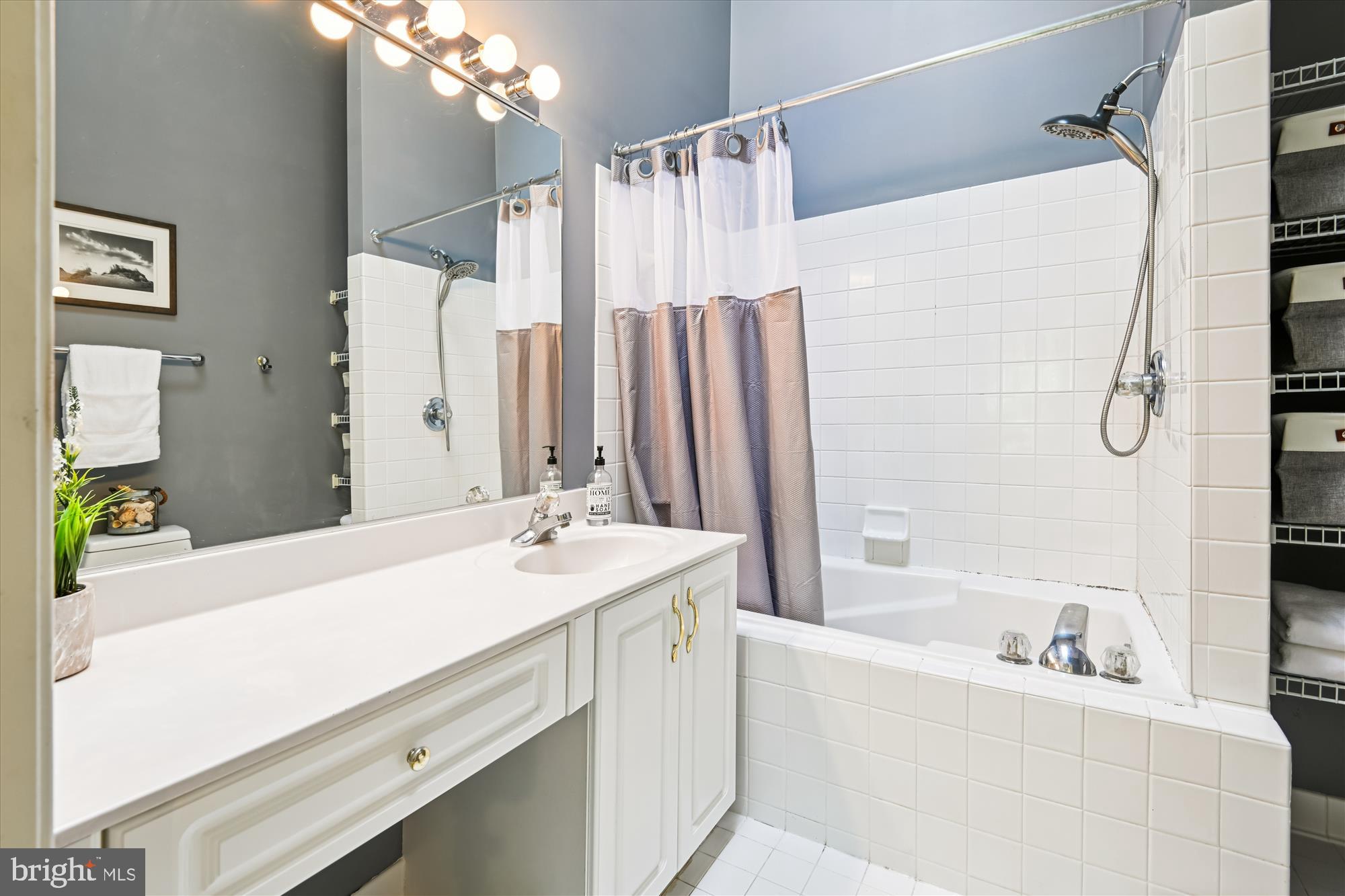 FALCON CREST - Residential