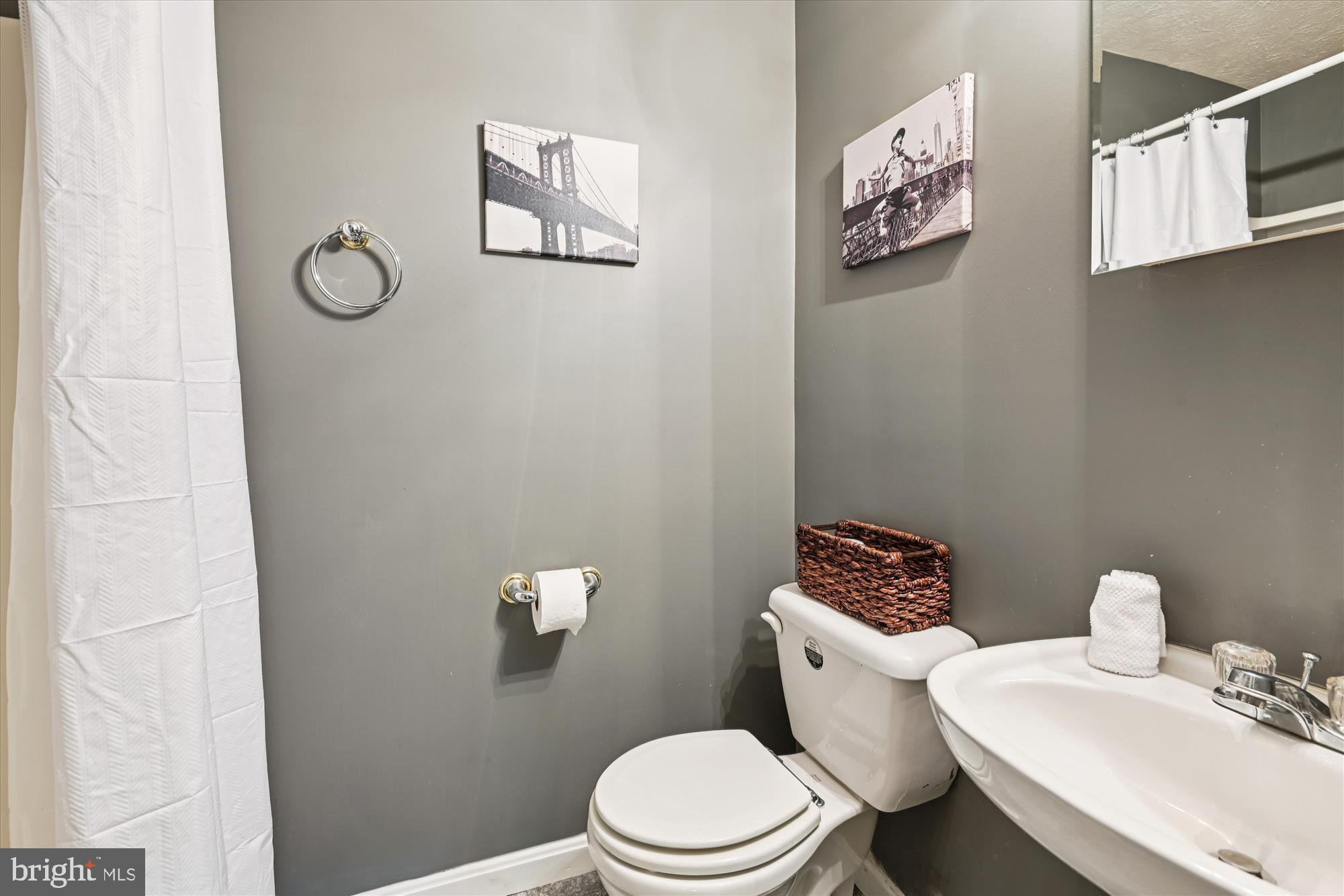 FALCON CREST - Residential