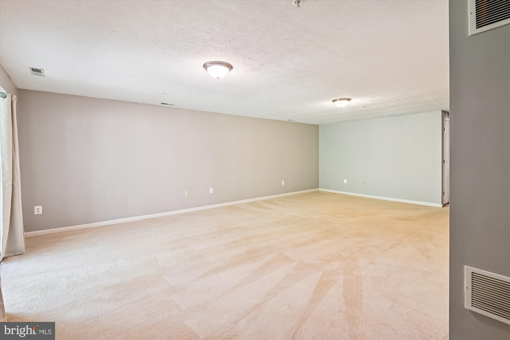 FALCON CREST - Residential